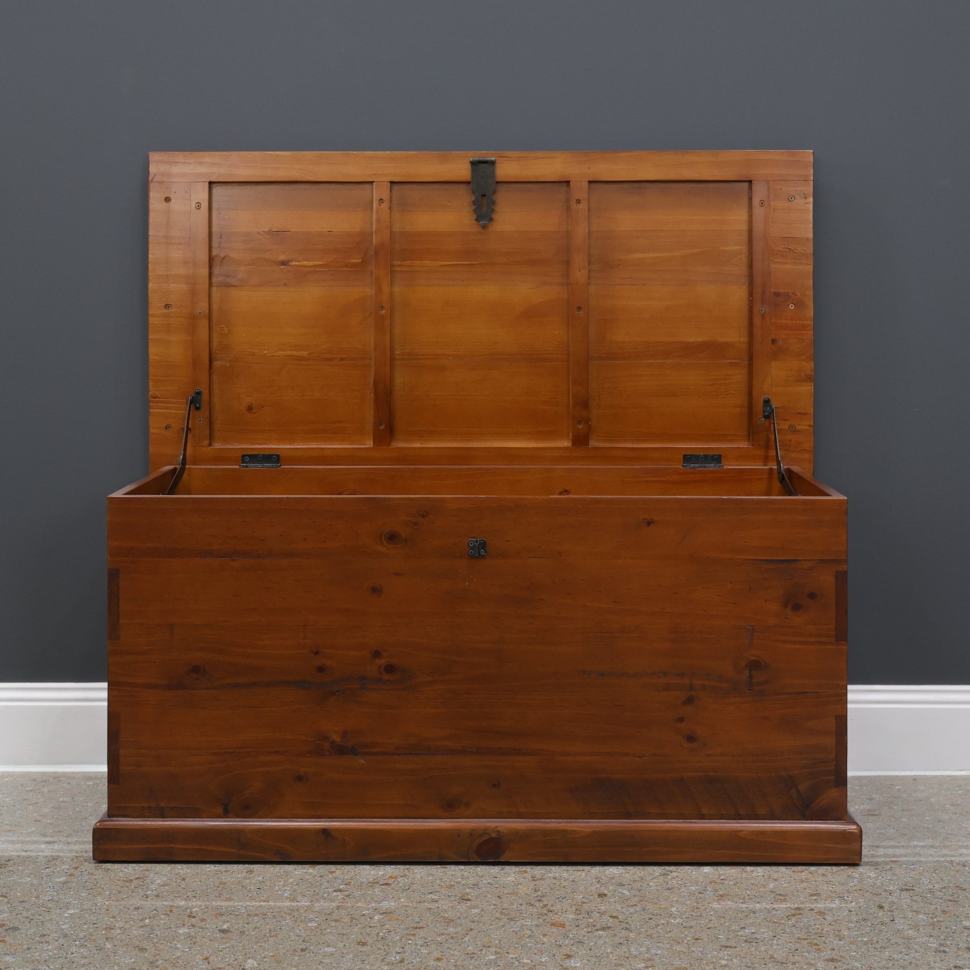 Springhurst Blanket Box