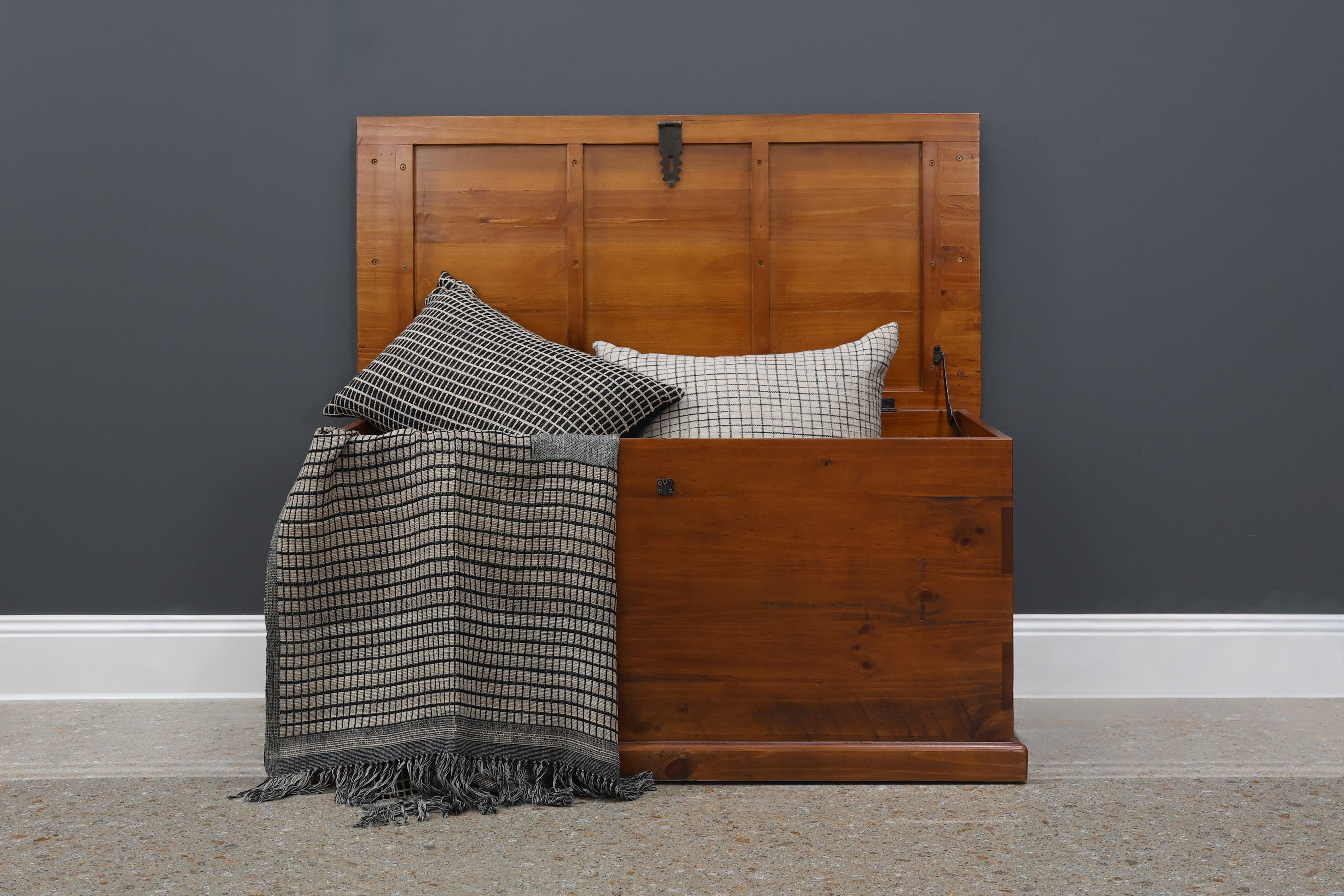 Springhurst Blanket Box