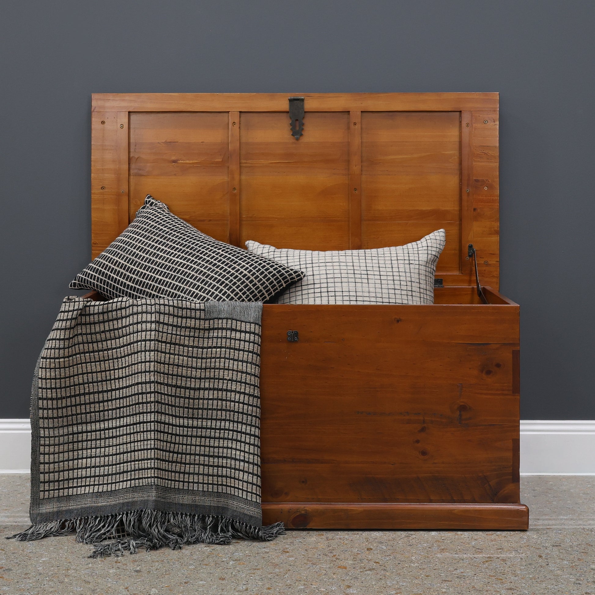 Springhurst Blanket Box