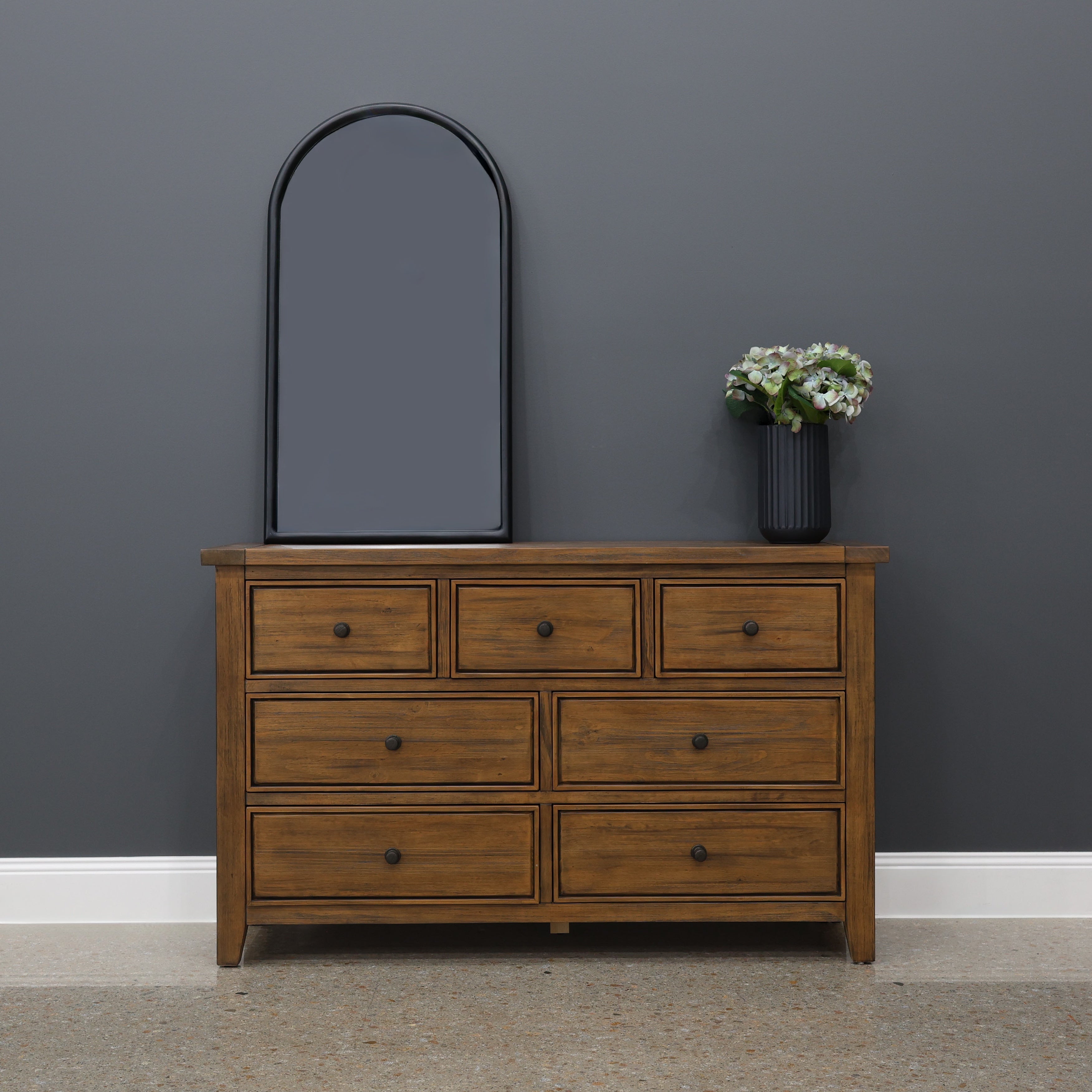 Leura Dresser