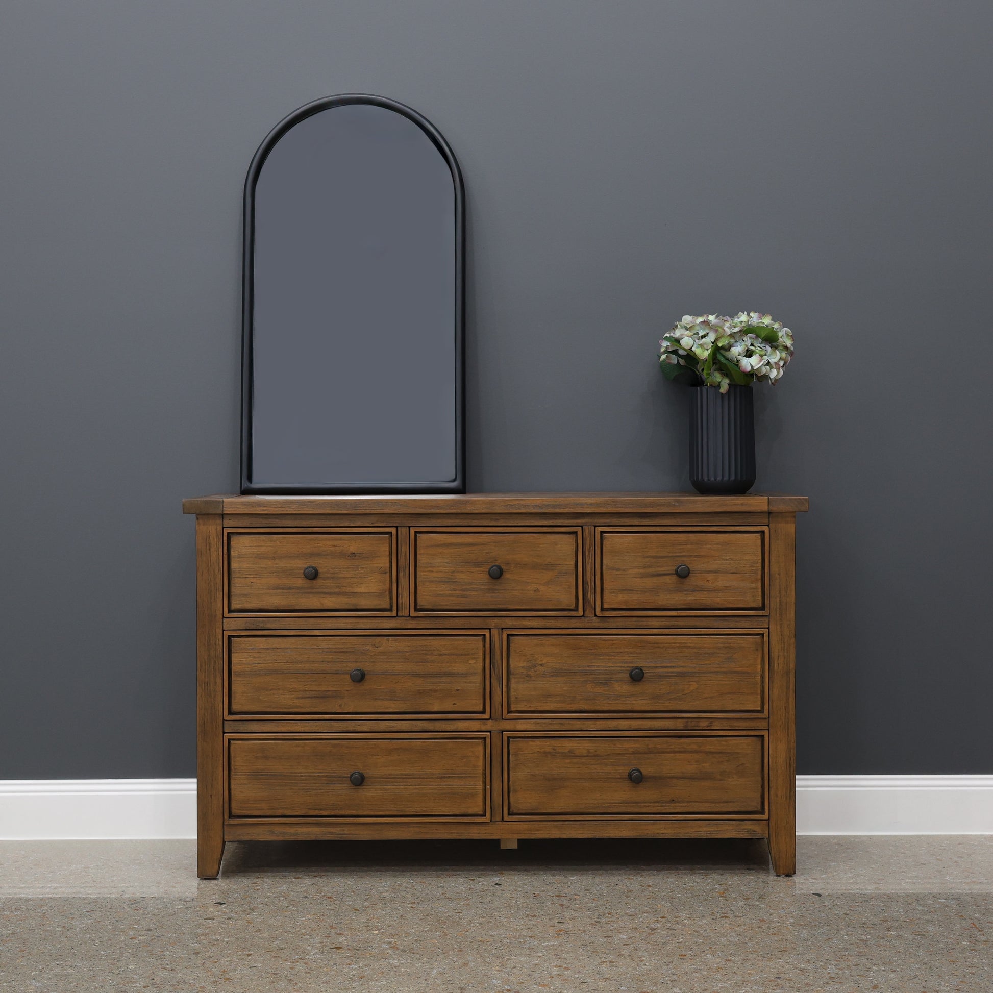 Leura Dresser