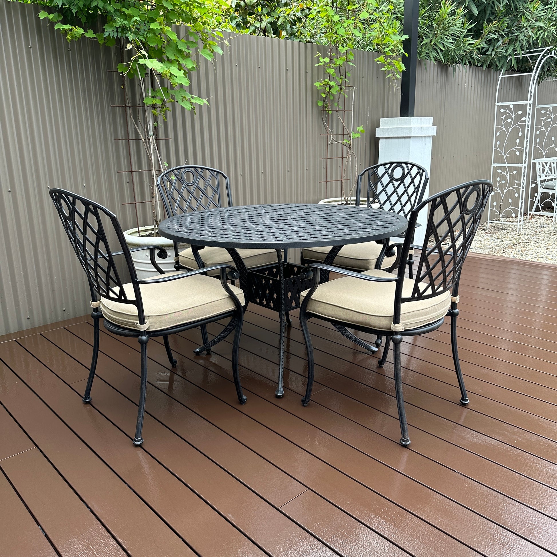 Portarlington 122cm Round Table - Bronze