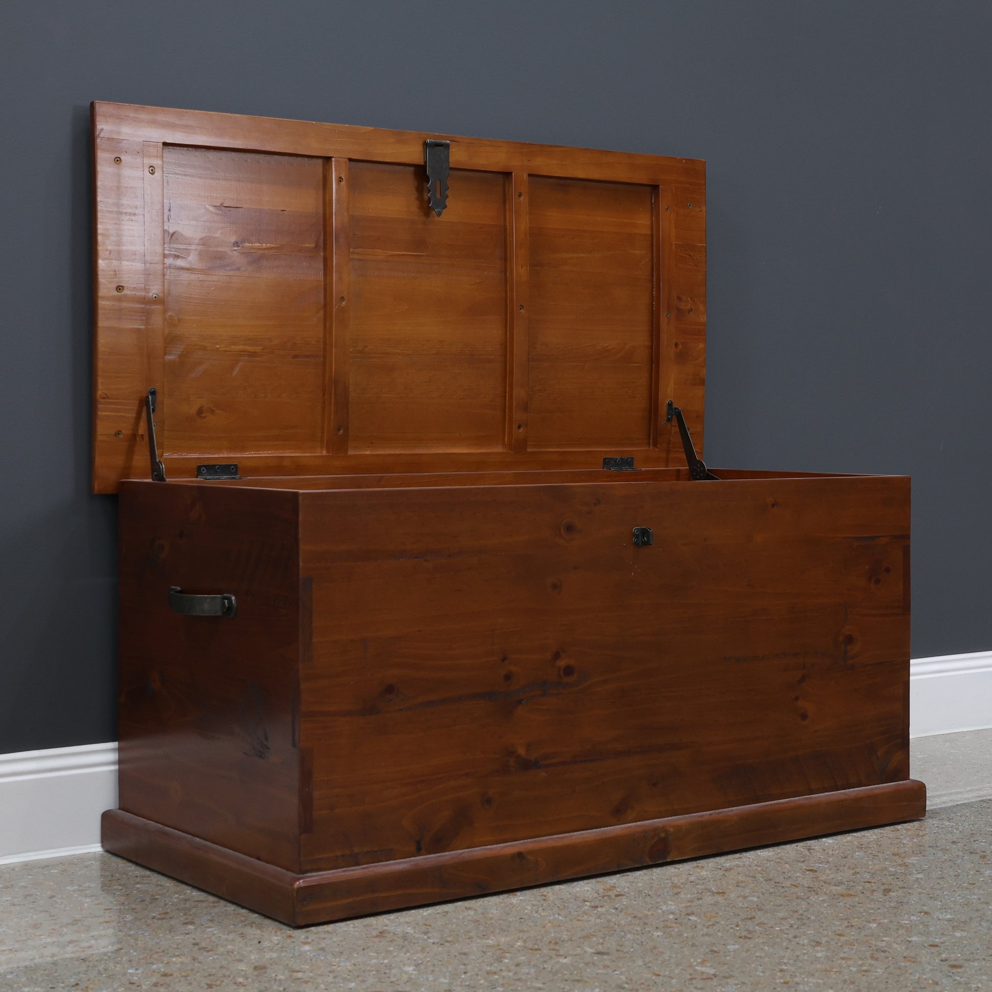 Springhurst Blanket Box
