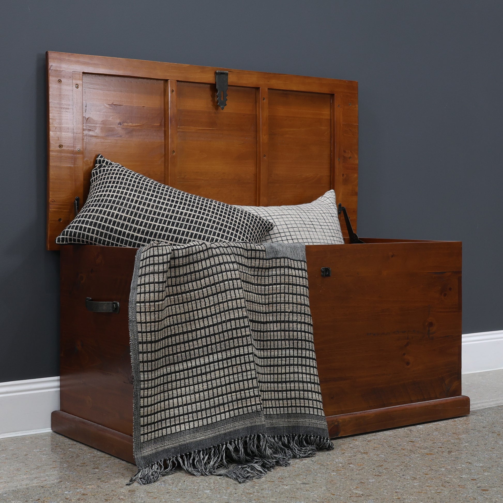 Springhurst Blanket Box