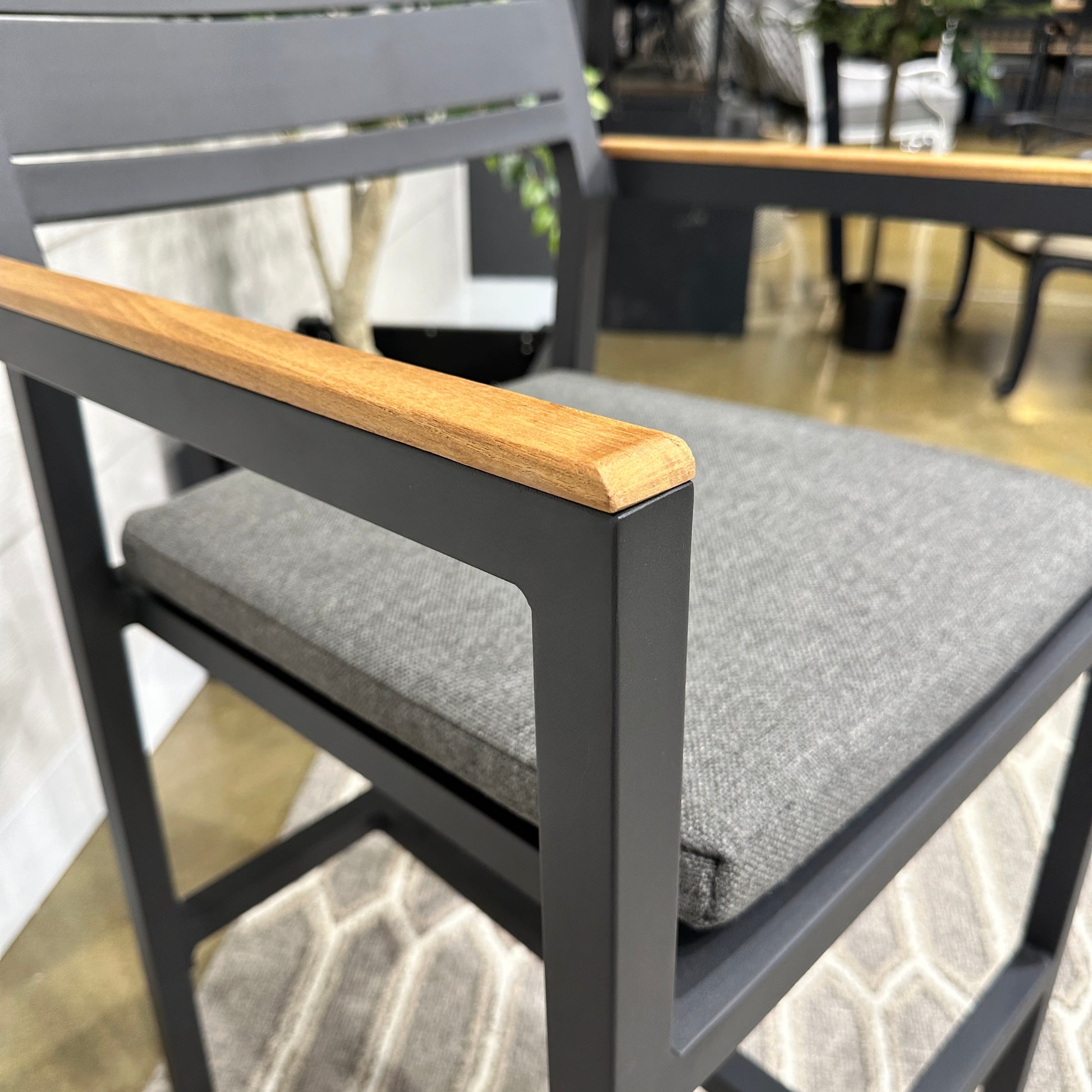 Sorrento Bar Chair w/ Arms - Black