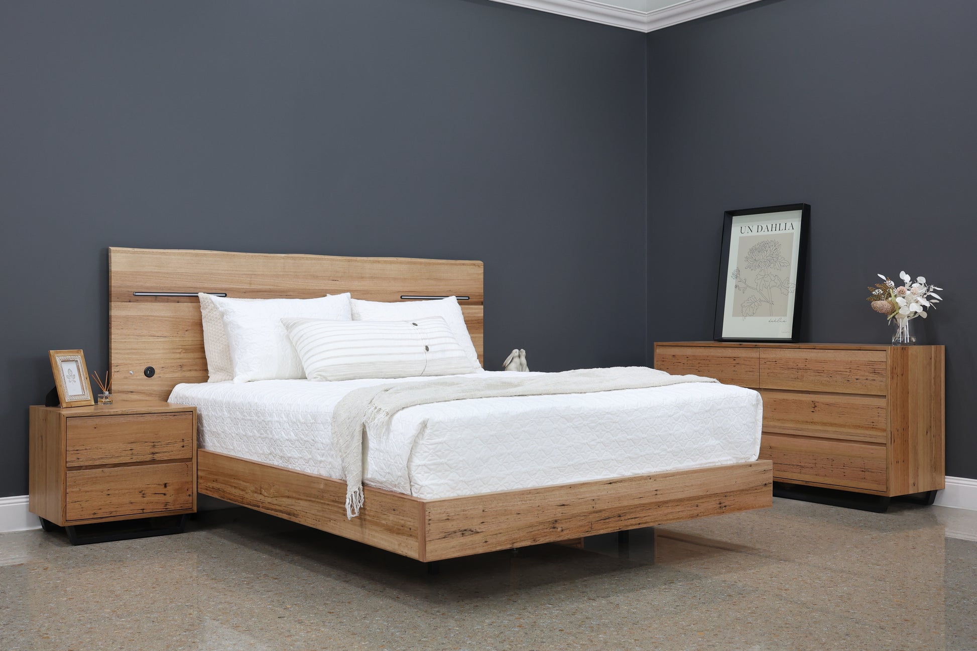 Peninsula Extended Bed w/ LED & USB & 2x Besides