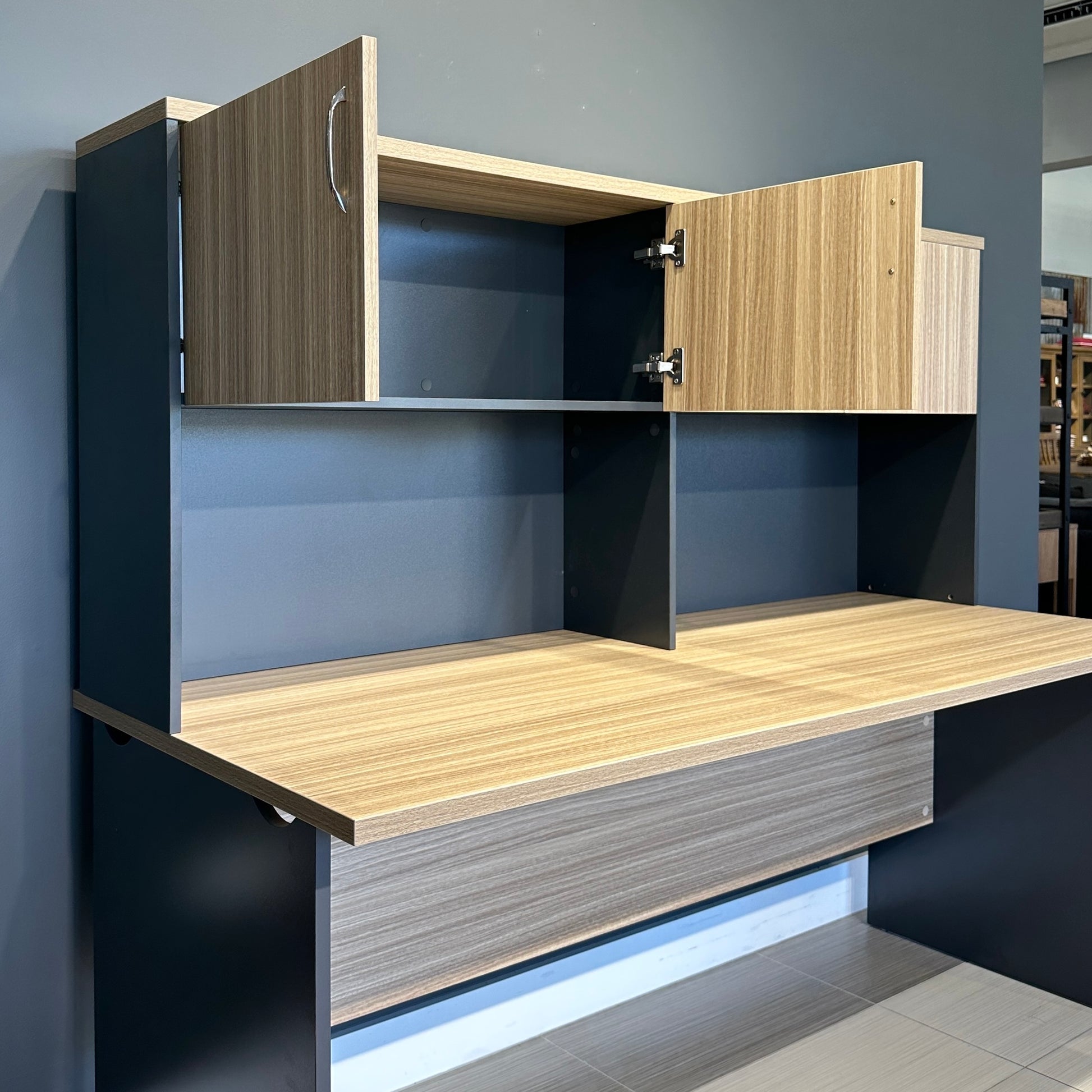 Performance 1800 Office Desk & Hutch - Natural Oak/ Charcoal