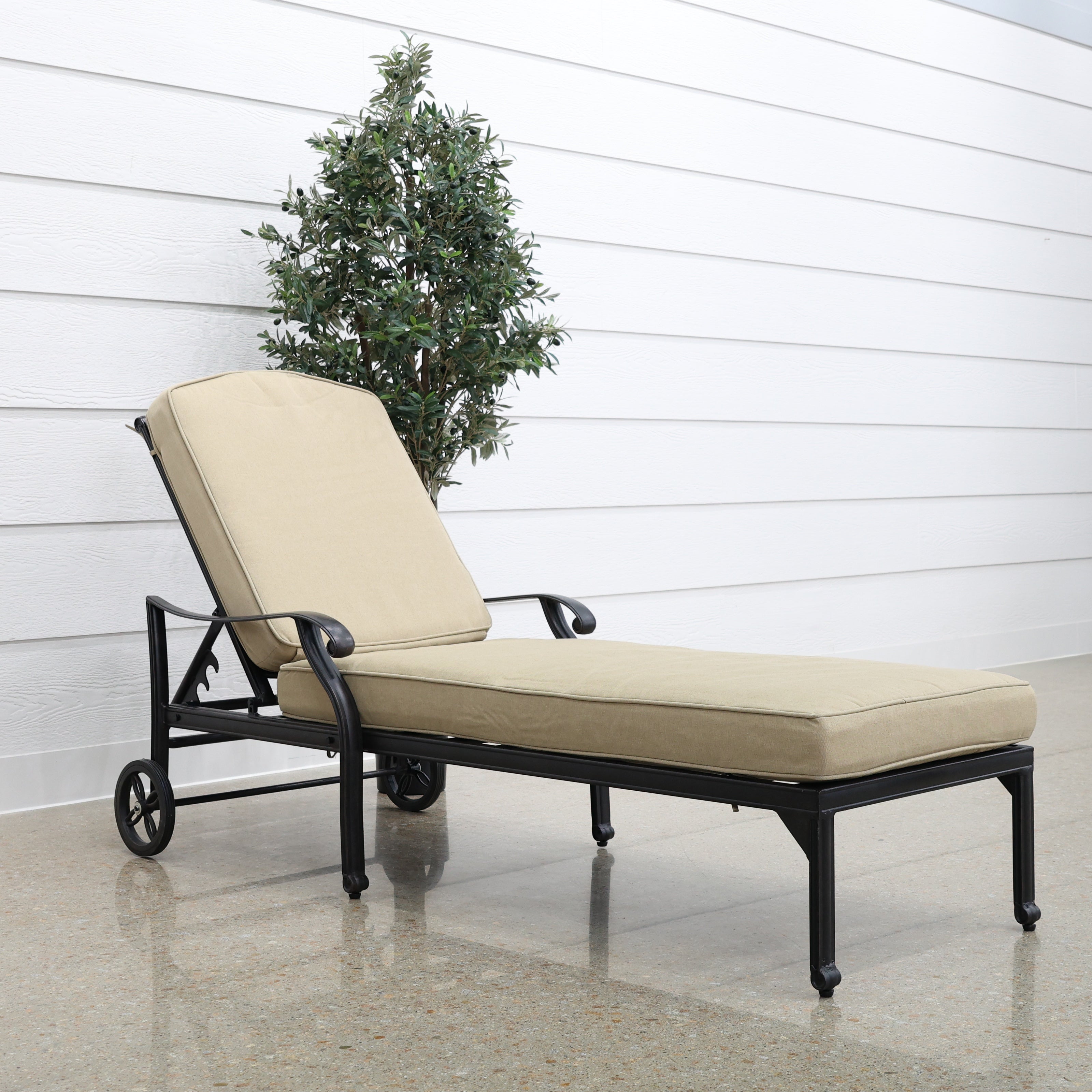 New Portarlington Sun Lounge - Bronze
