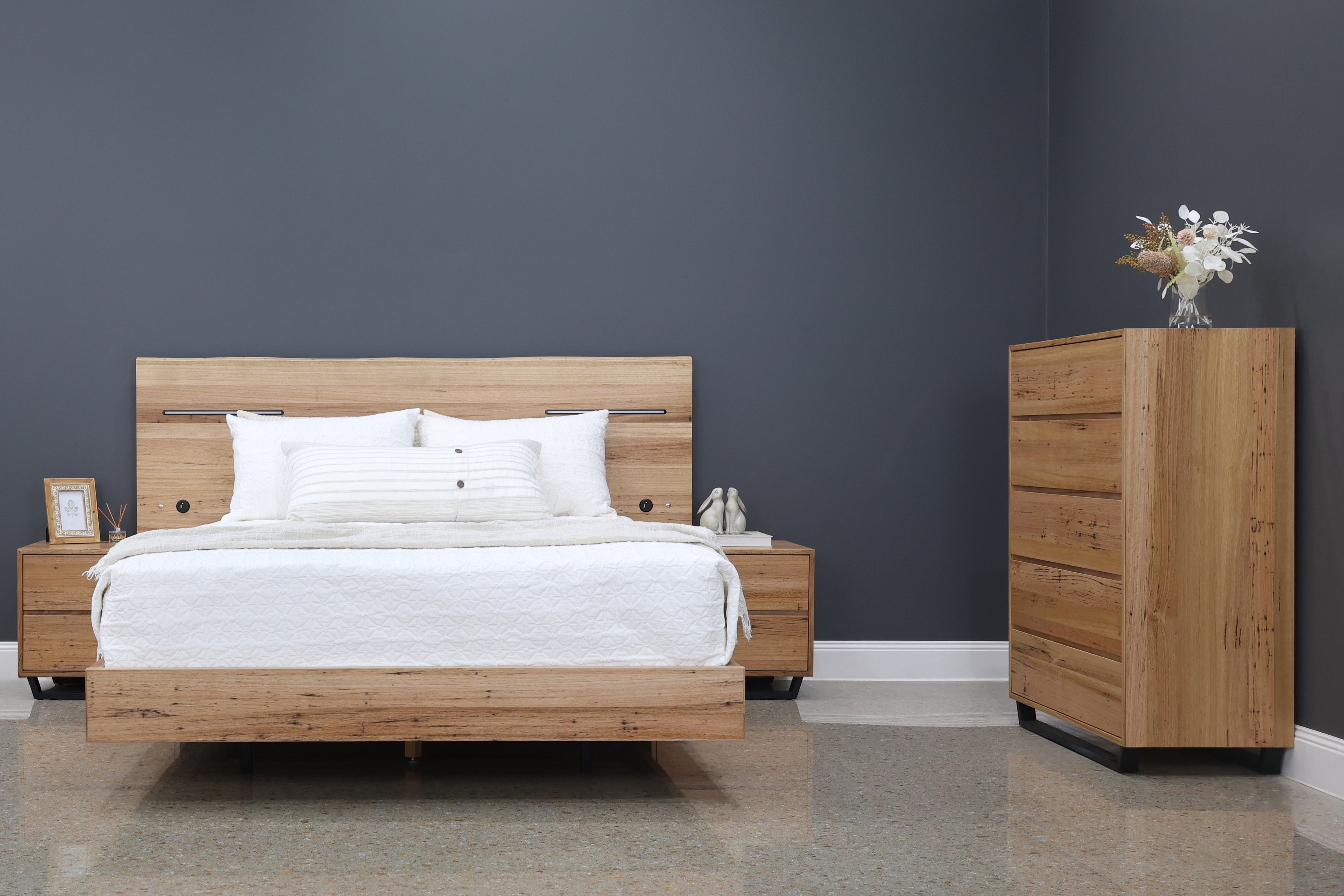 Peninsula Extended Bed w/ LED & USB & 2x Besides