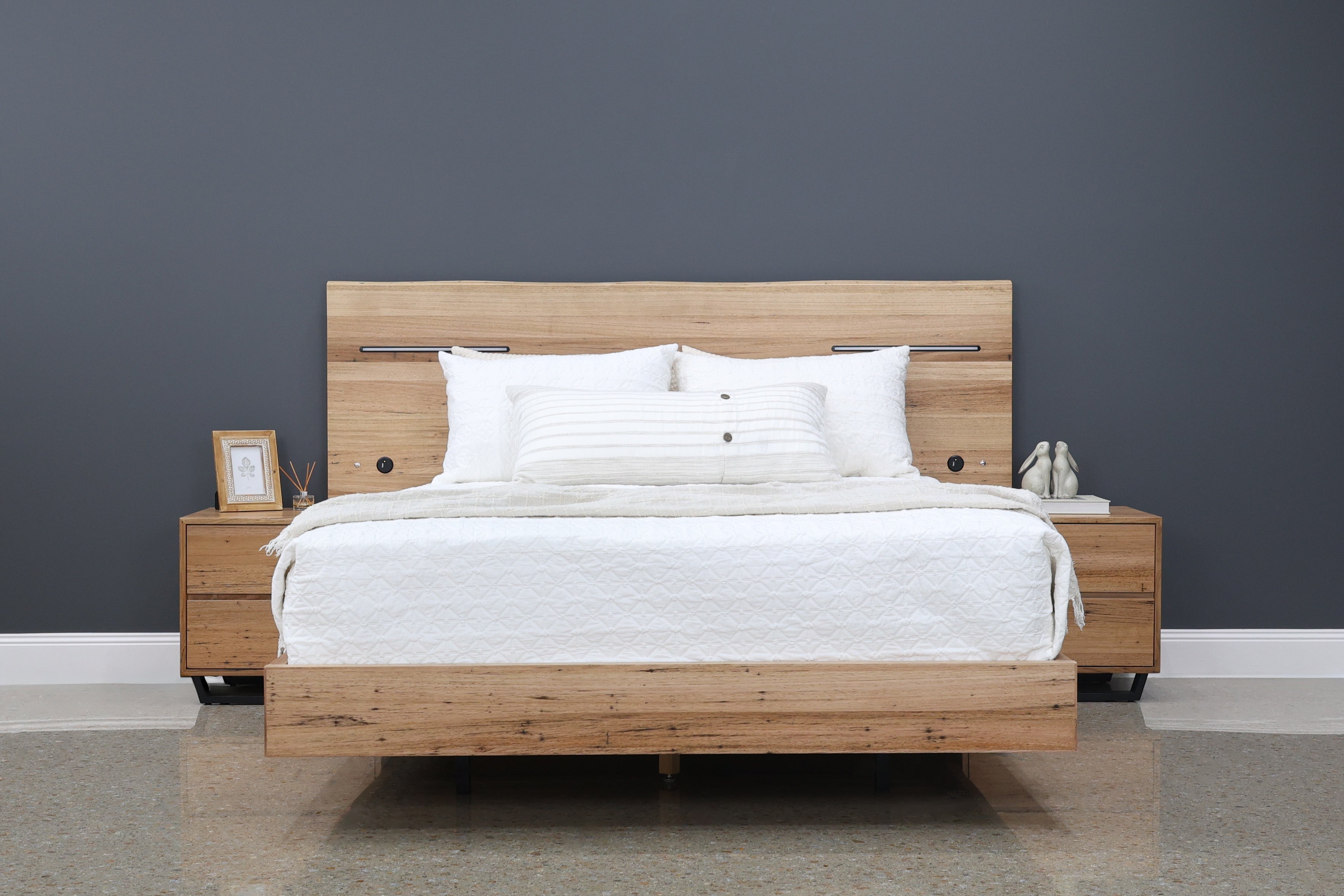 Peninsula Extended Bed w/ LED & USB & 2x Besides