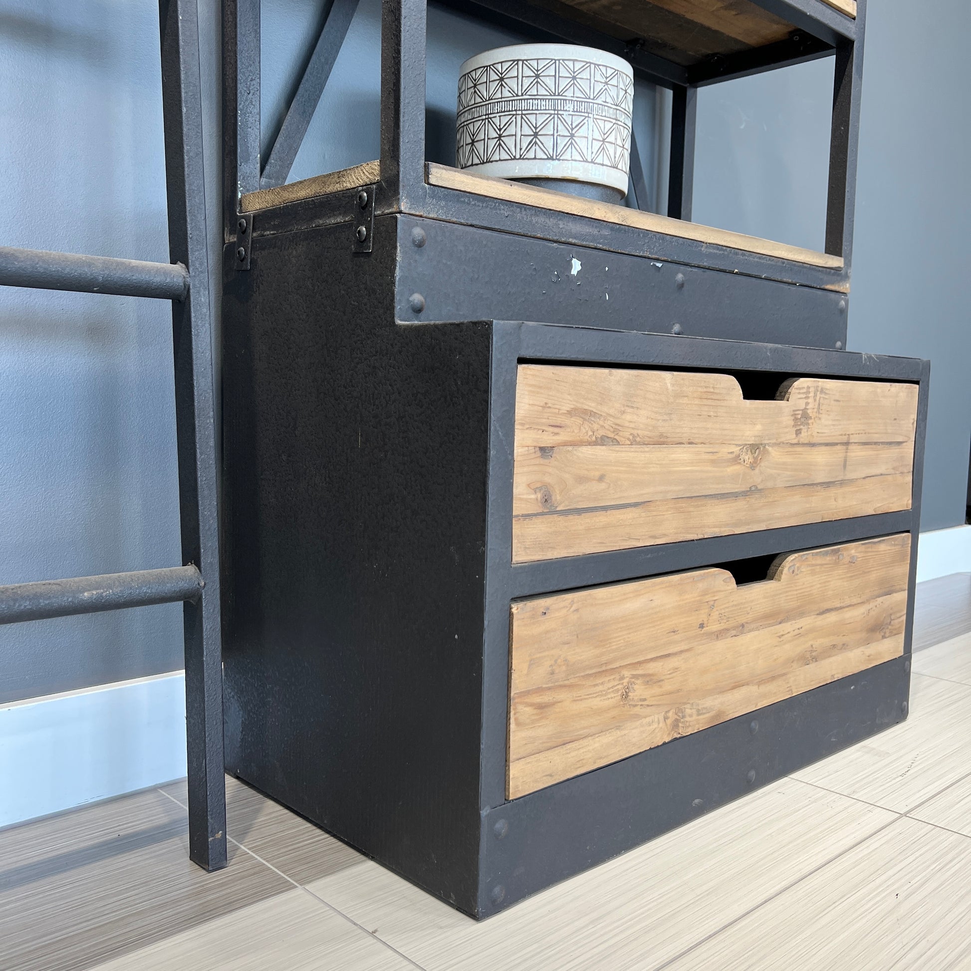 Oxley Bookcase w/ Ladder - Small