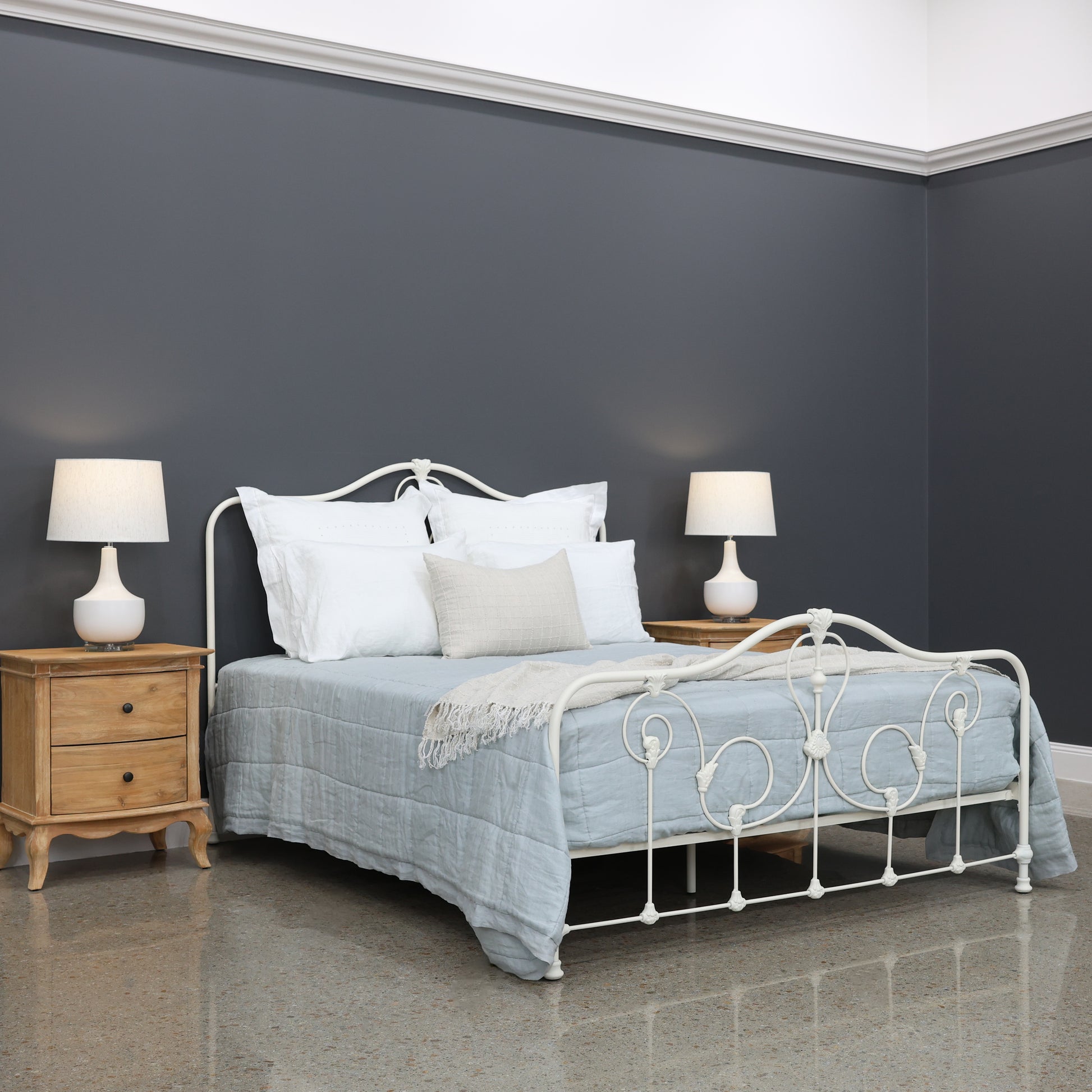 Winchester Bed - Cream
