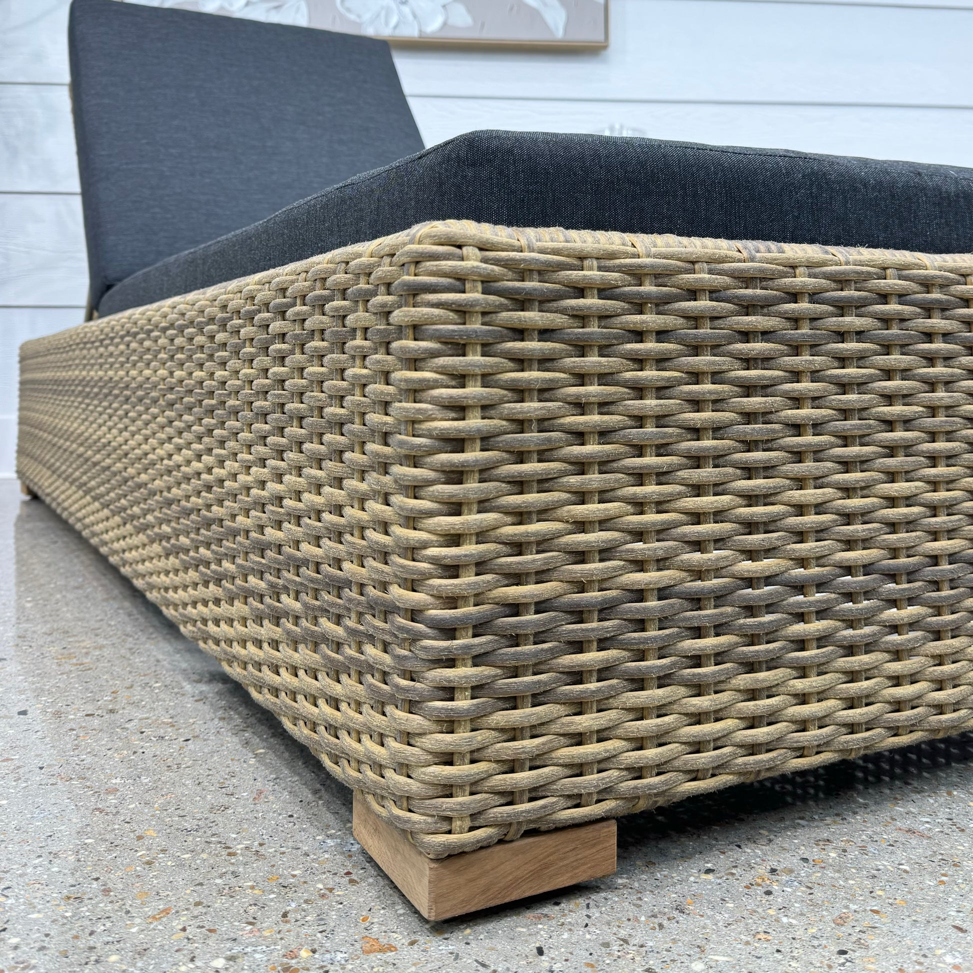 Summer Single Sun Lounge - Brushed Wheat w/ Denim Grey Cushion