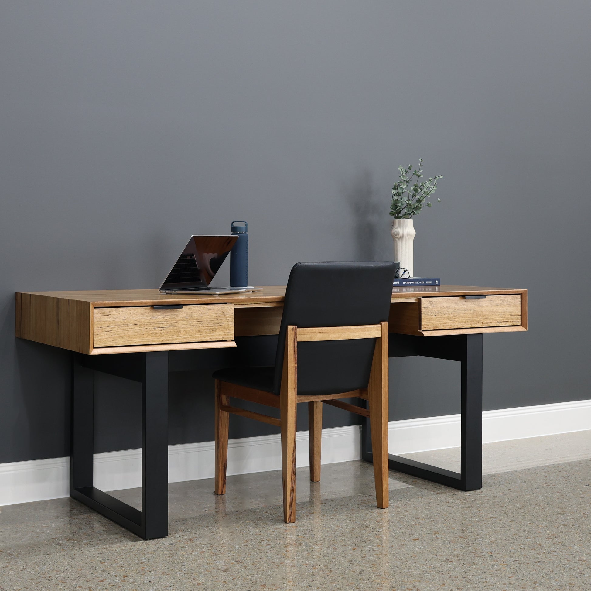 Milan Desk