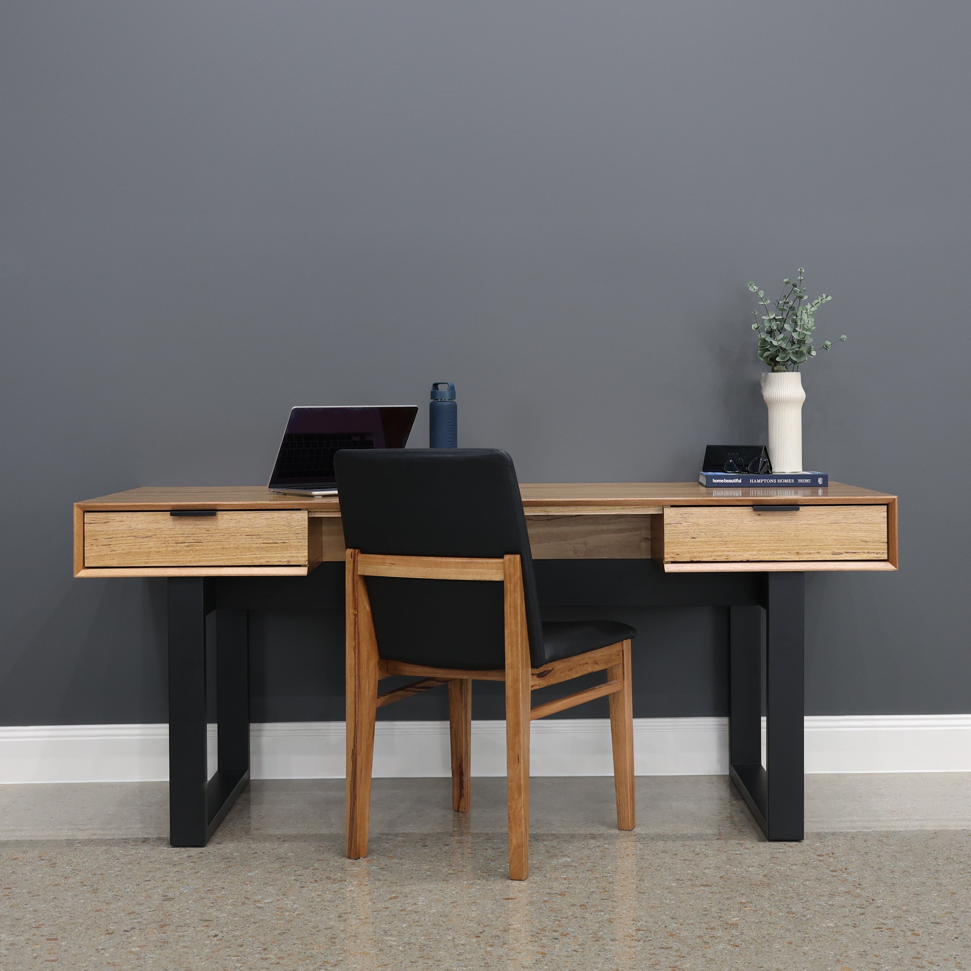 Milan Desk