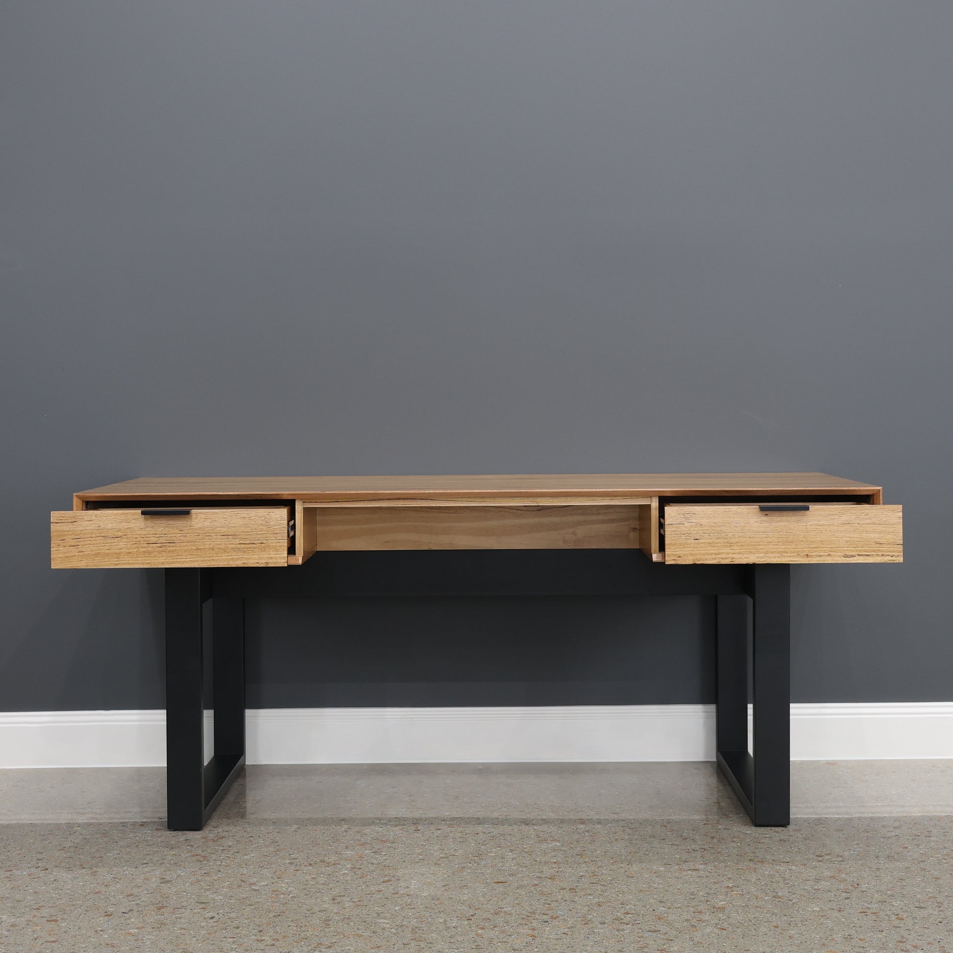 Milan Desk