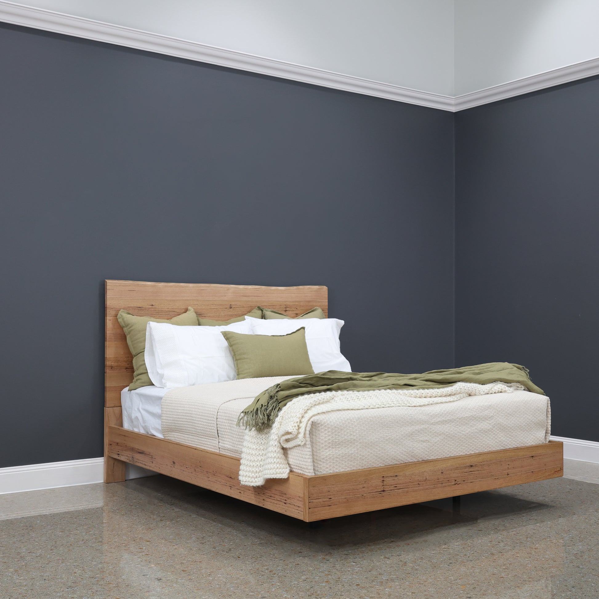 Peninsula Bed