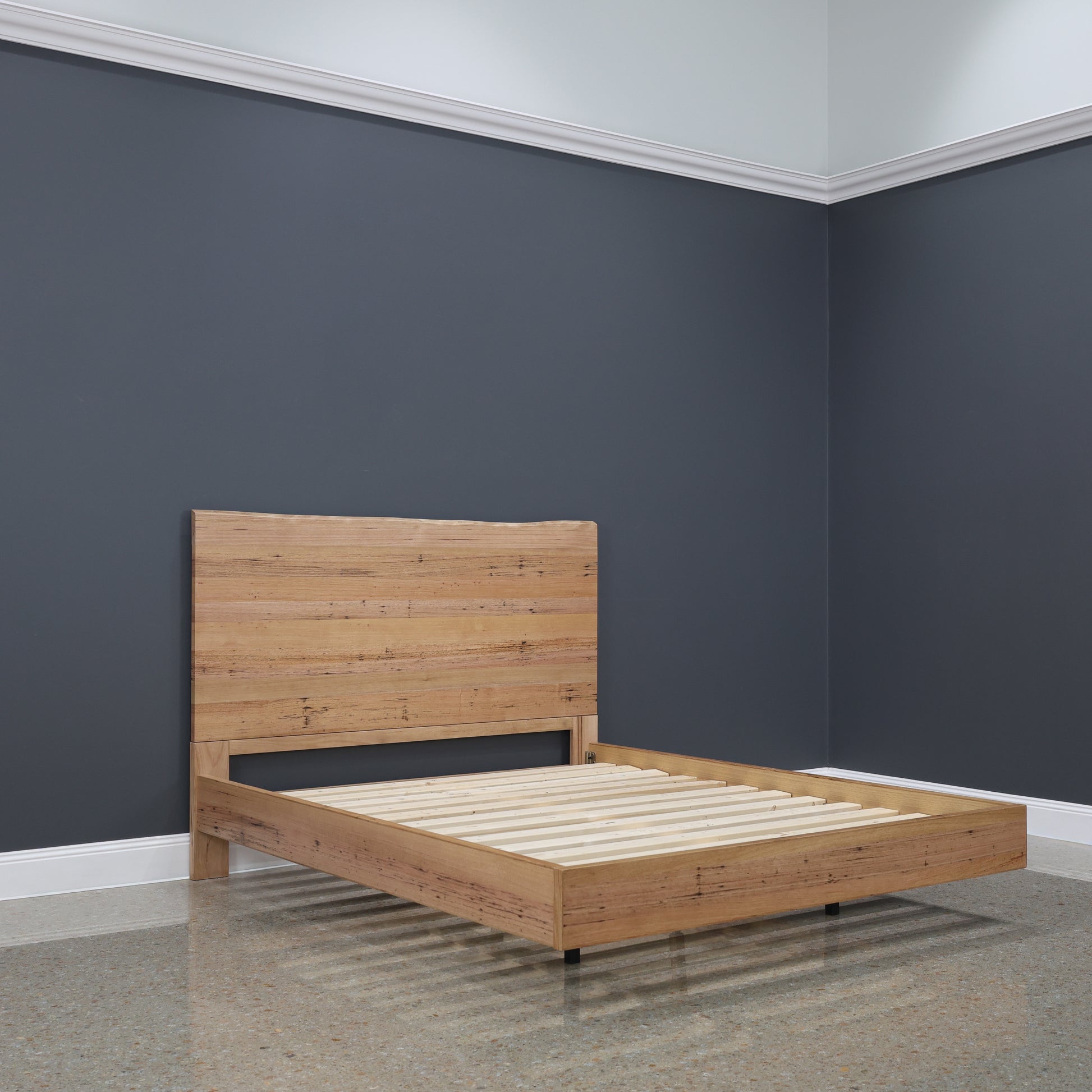 Peninsula Bed