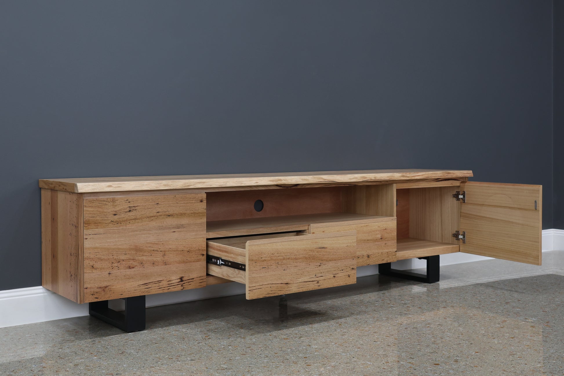 Peninsula TV Unit 220cm L