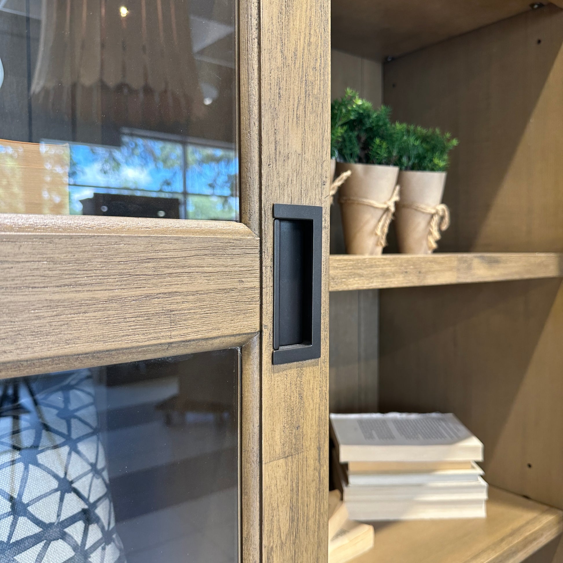 Macedon Hutch & Medium Tv Unit 2 Doors 2 Niches