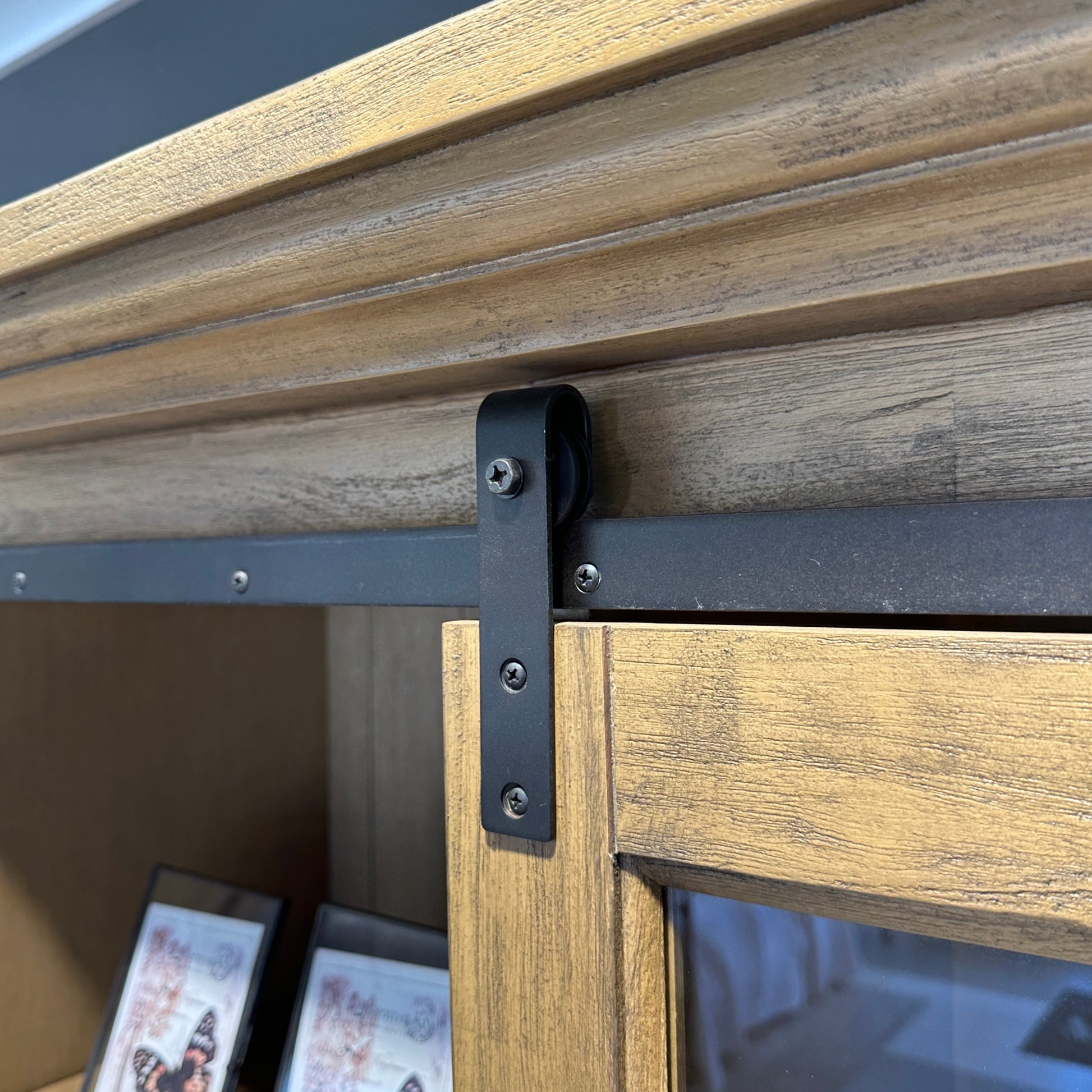 Macedon Hutch & Medium Tv Unit 2 Doors 2 Niches