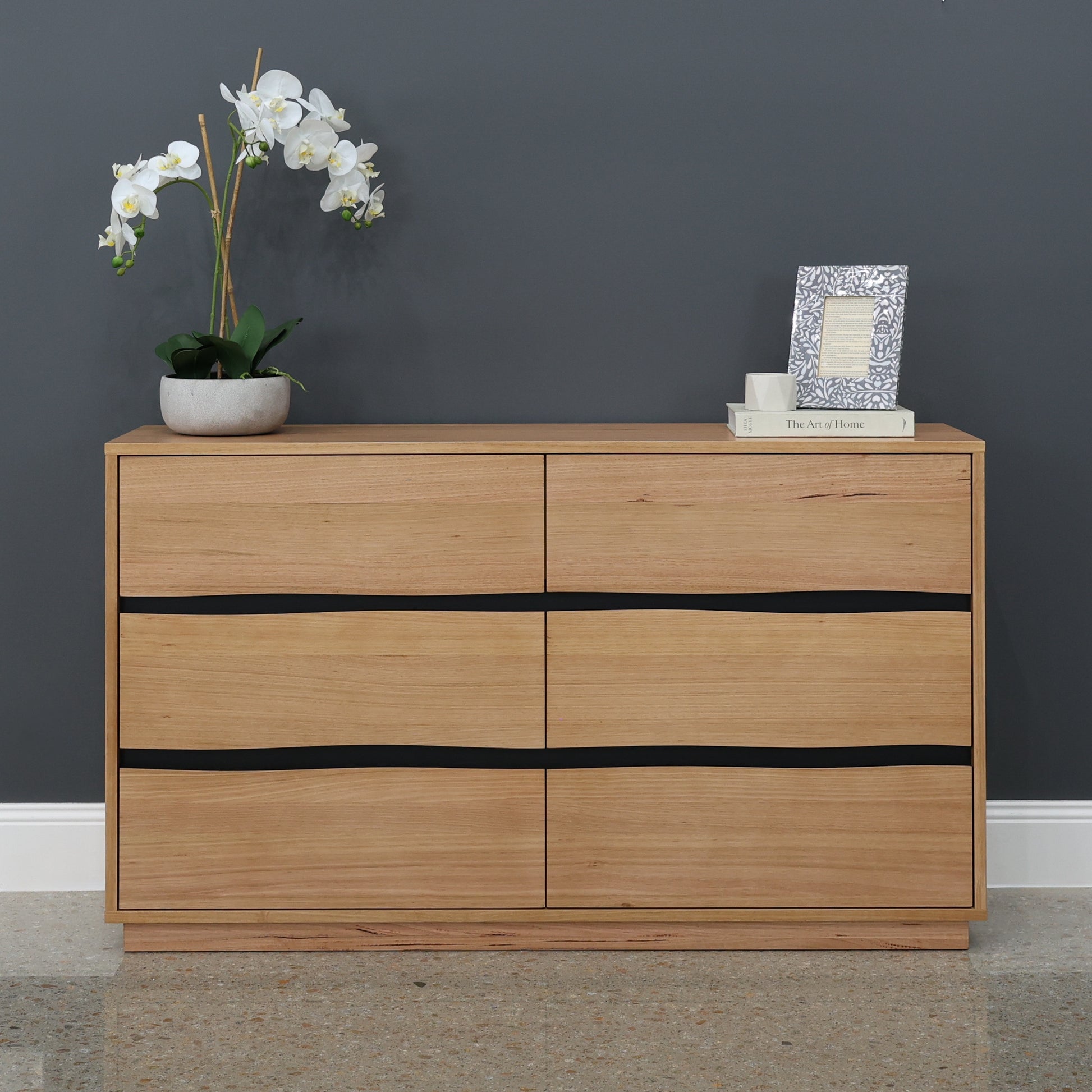 Luna Dresser