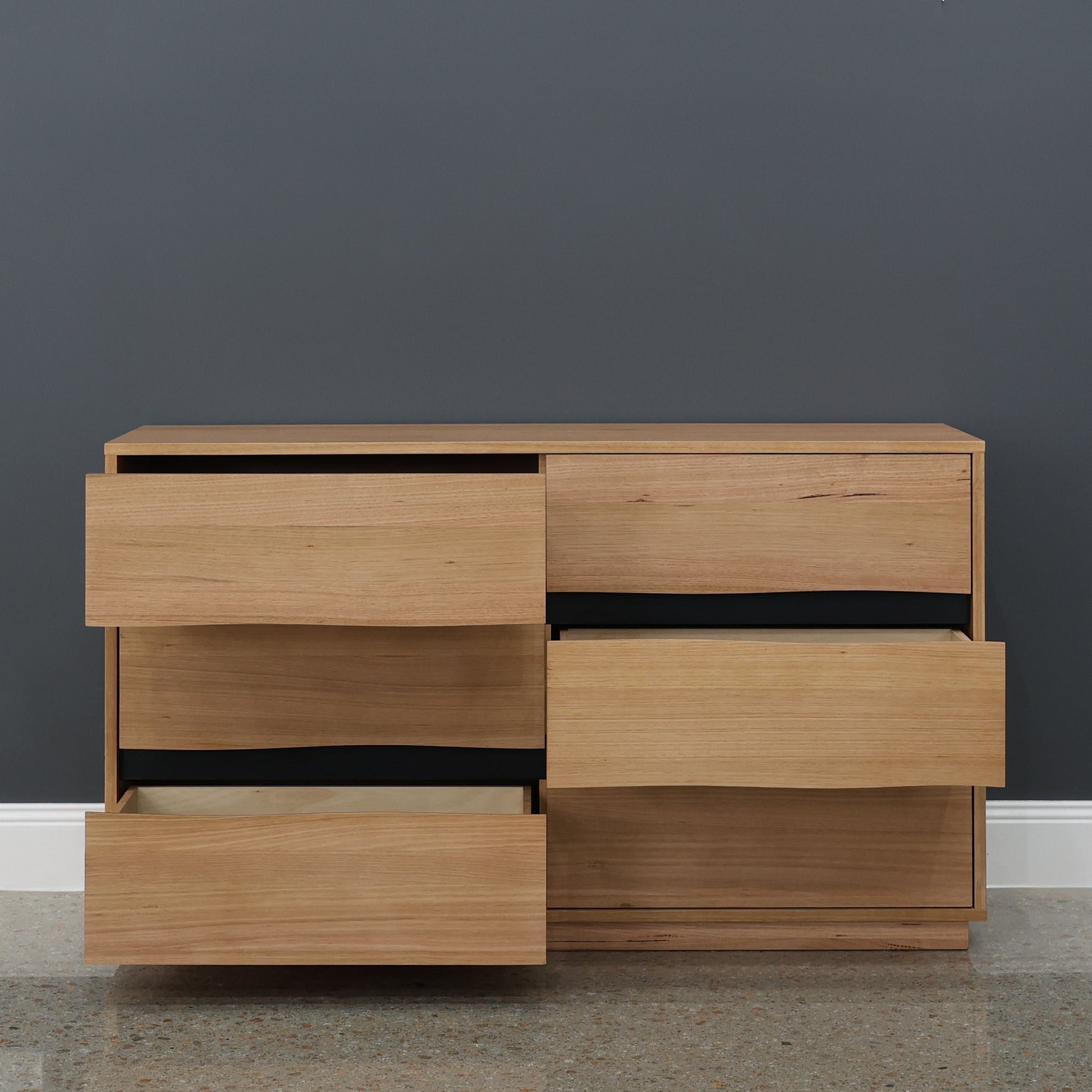 Luna Dresser