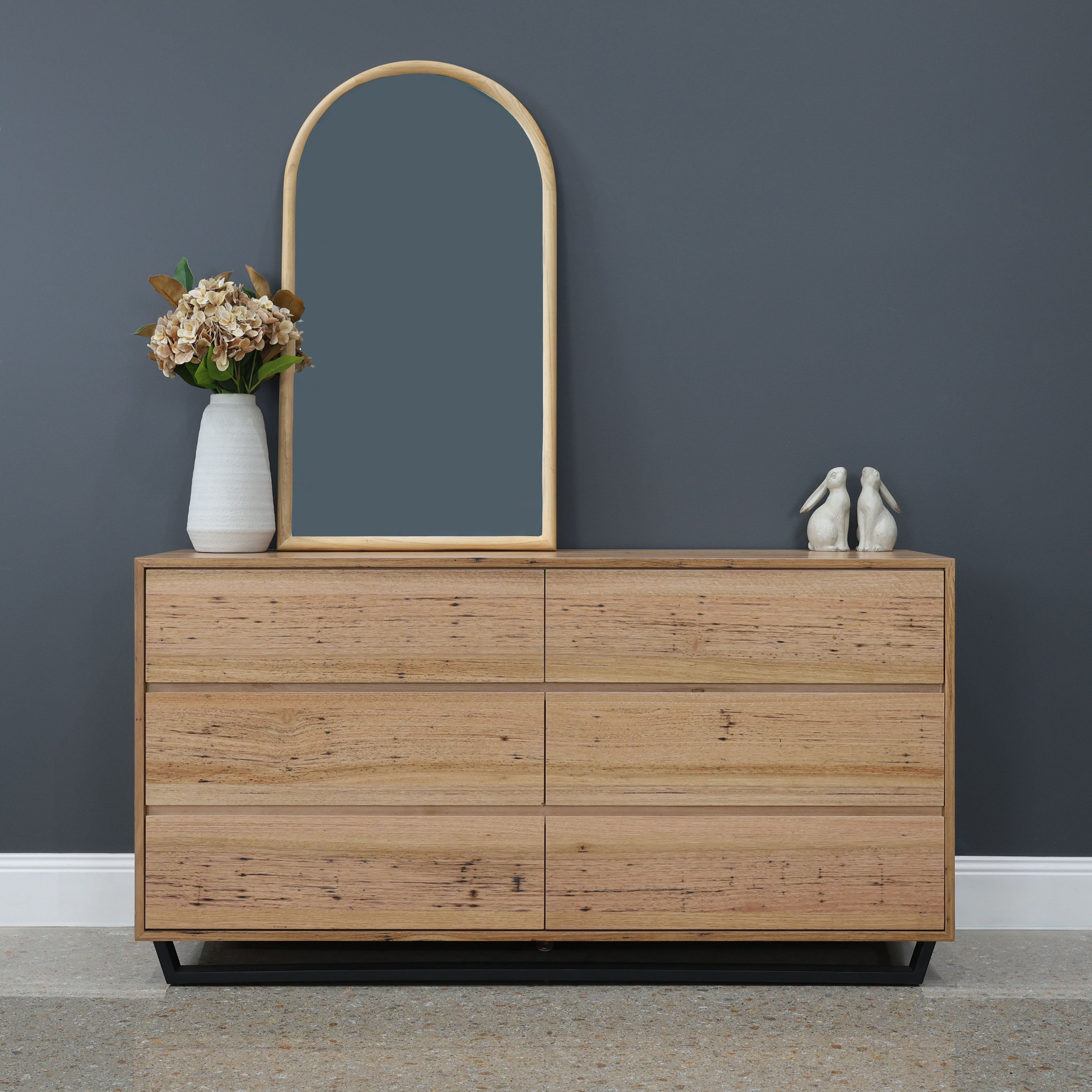 Peninsula Dresser
