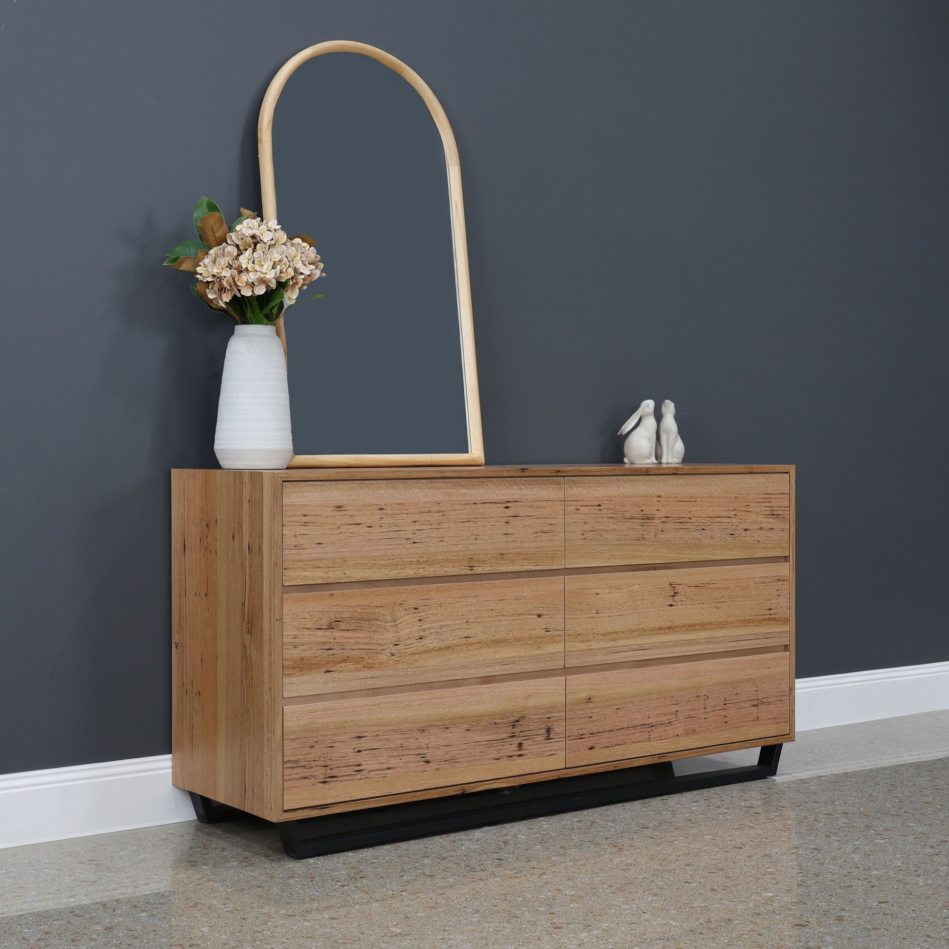 Peninsula Dresser
