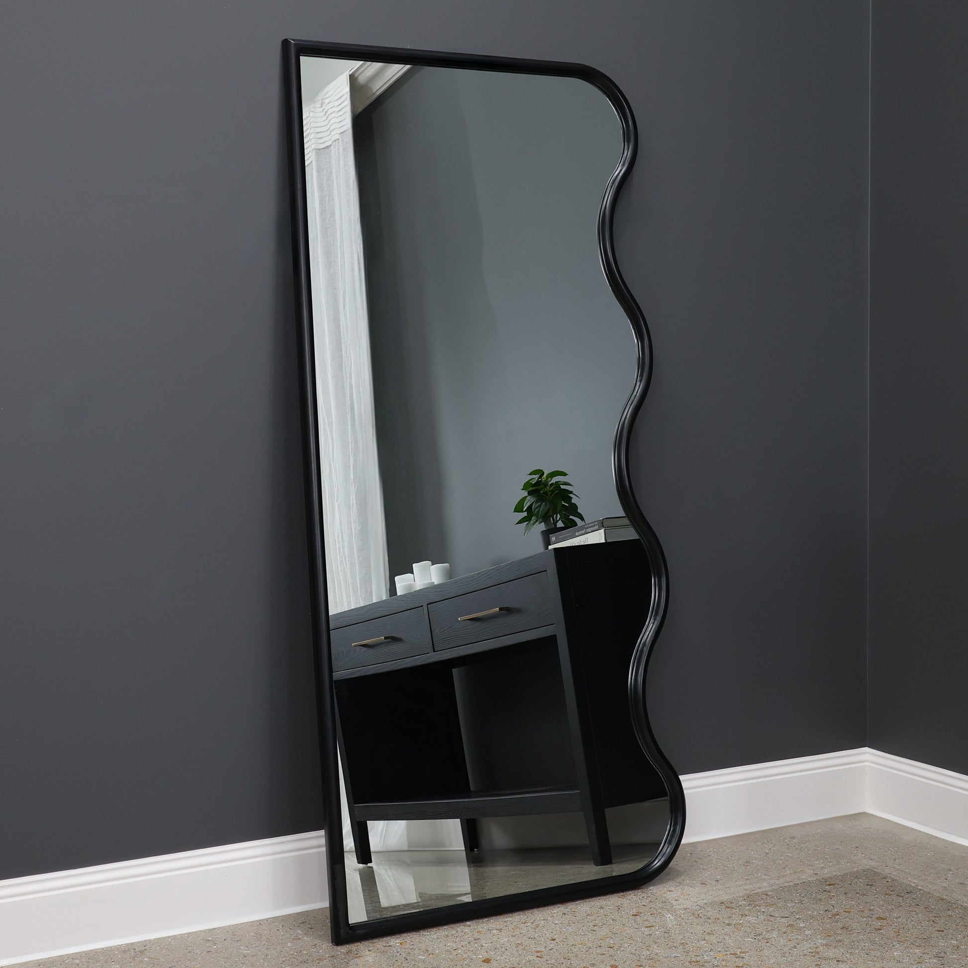 James Wavy Mirror - Matte Black