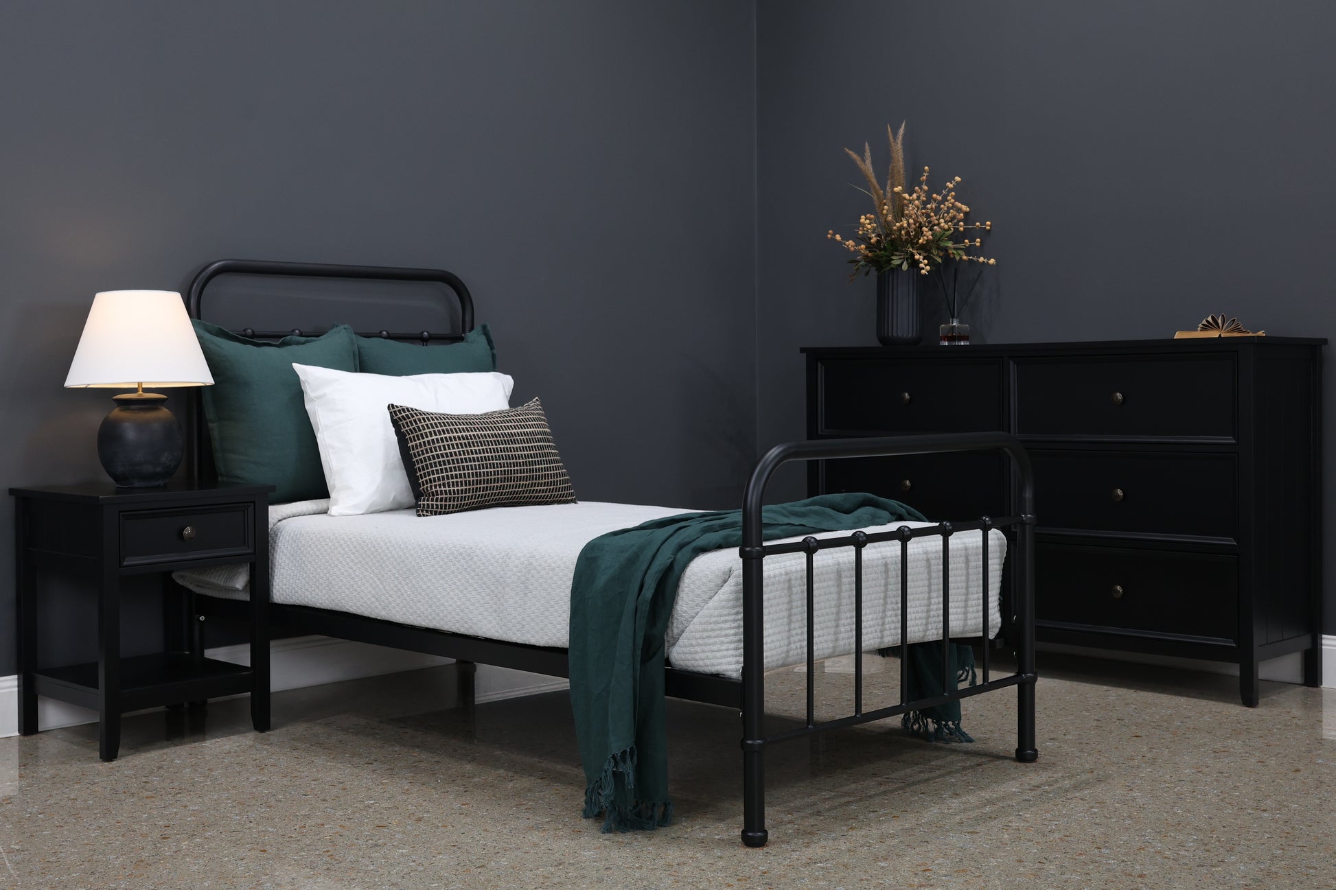 Emerald Bed - Black