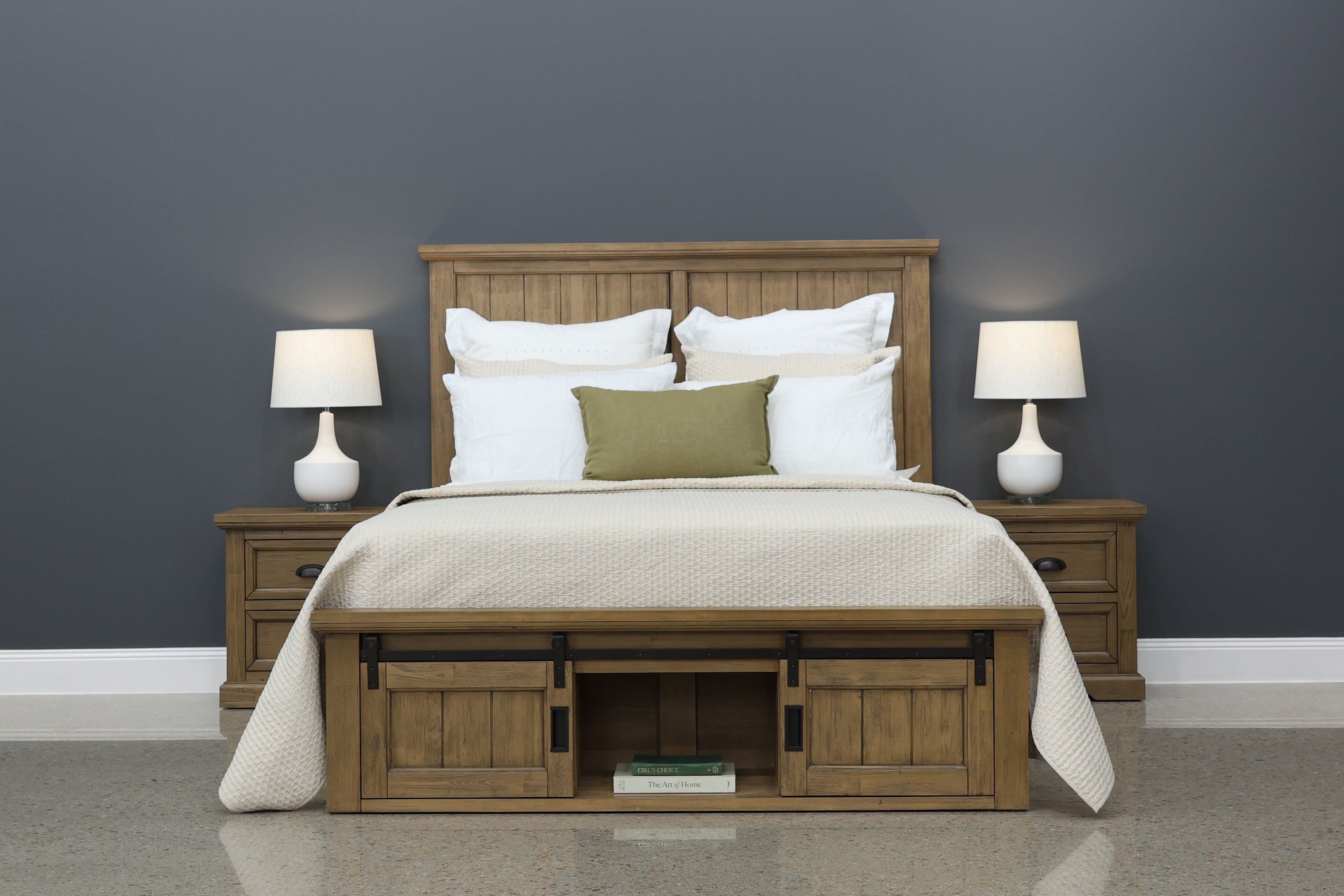 Macedon Bed w/ 2 Sliding Doors