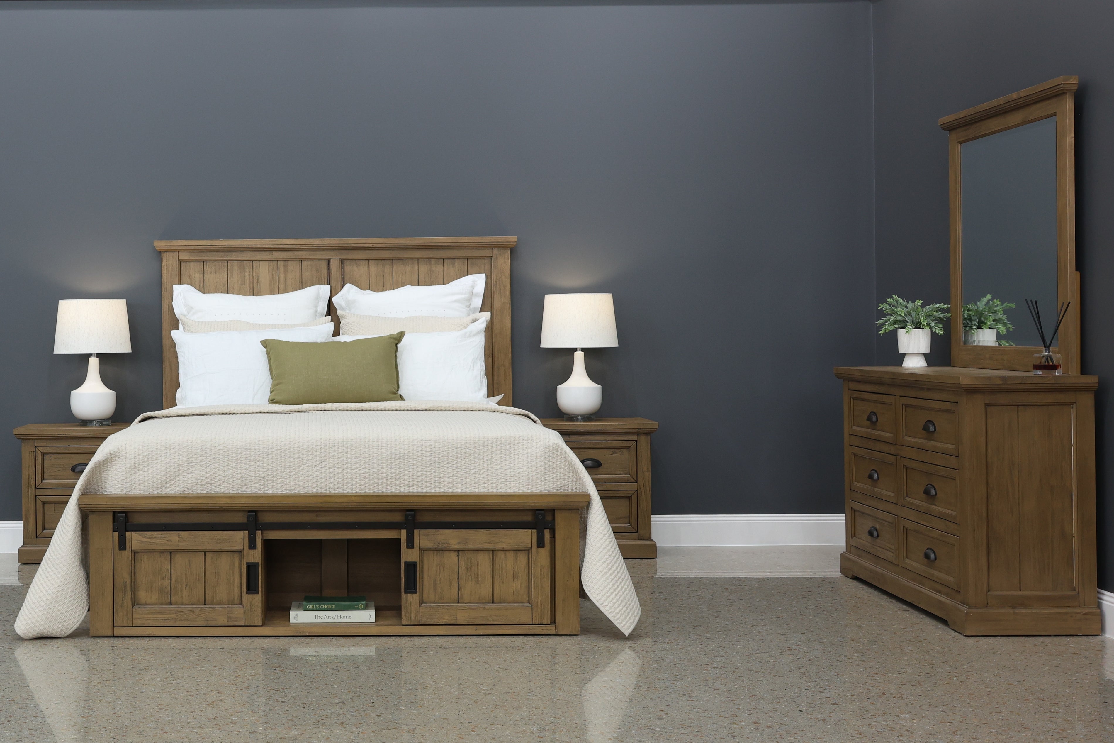 Macedon Bed w/ 2 Sliding Doors