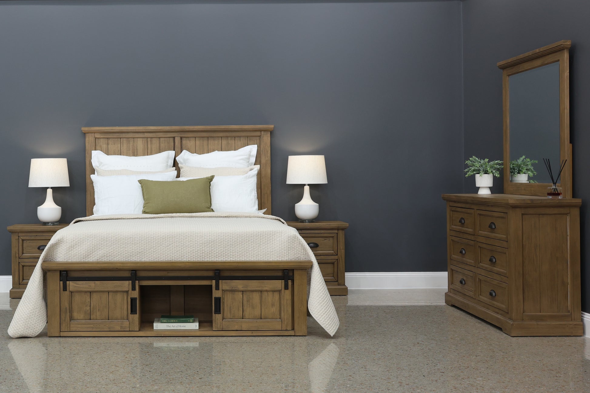 Macedon Bed w/ 2 Sliding Doors