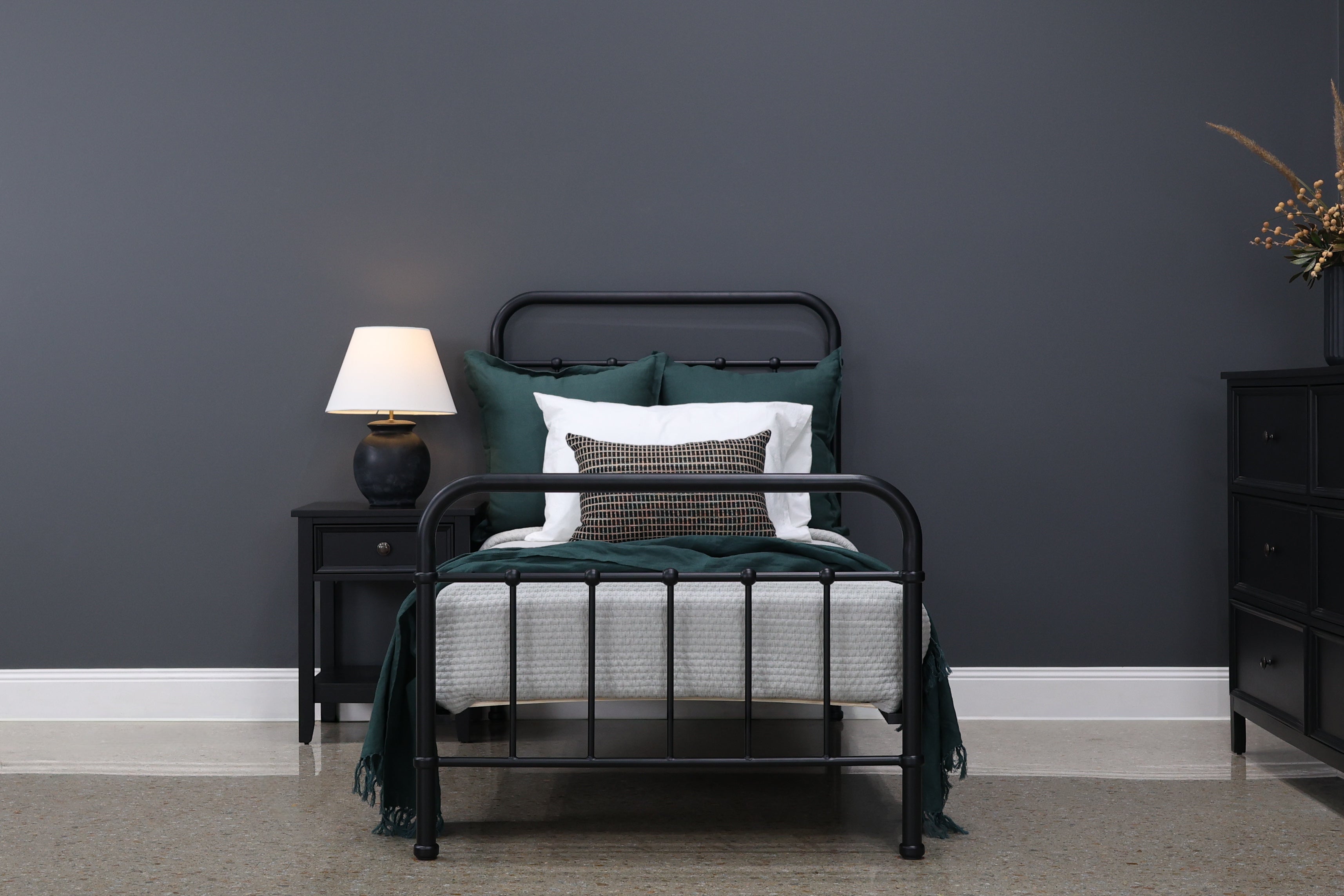 Emerald Bed - Black