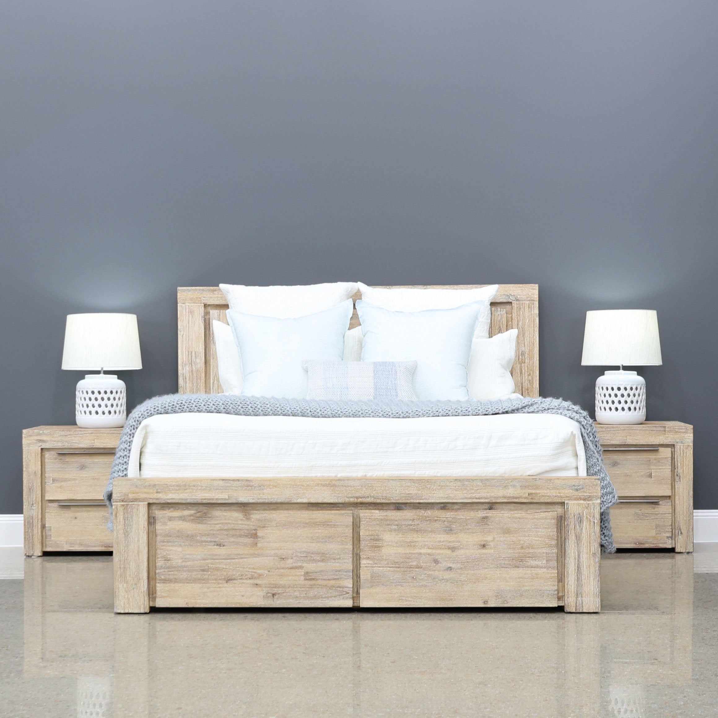 Queensland Bed w/ Storage