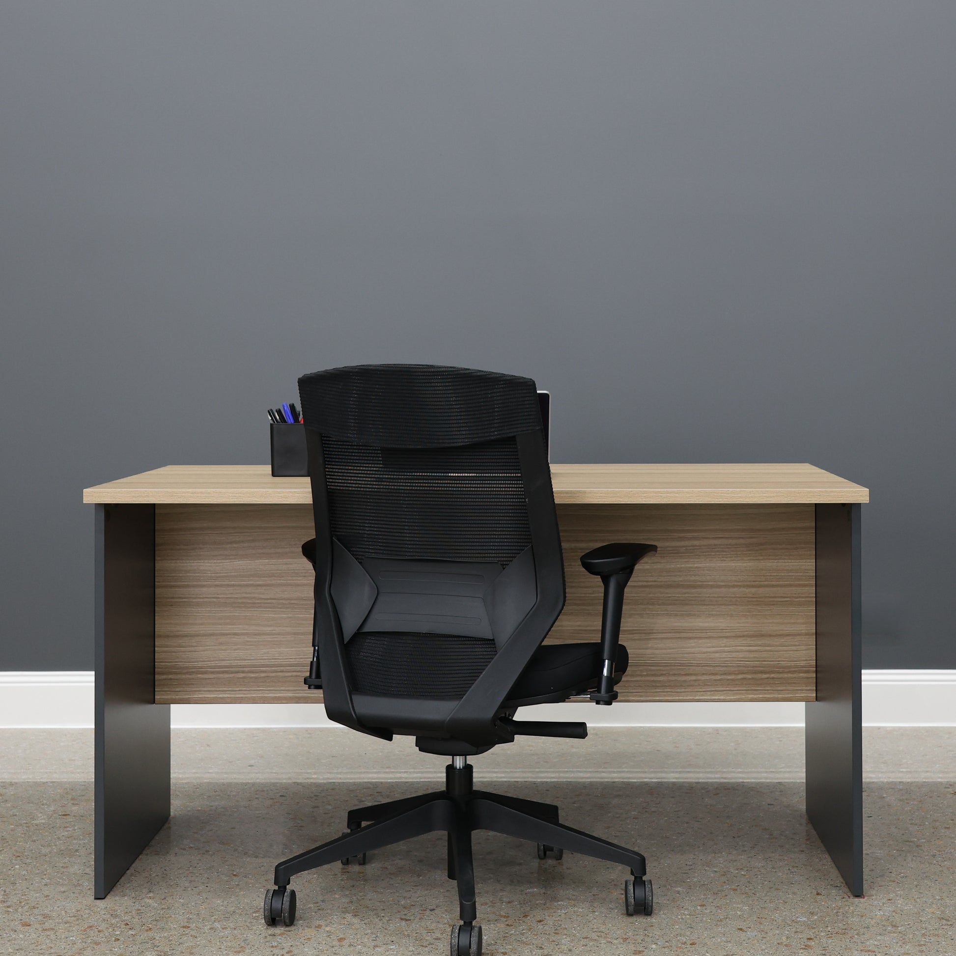Performance 1400 Office Desk - Natural Oak/ Charcoal