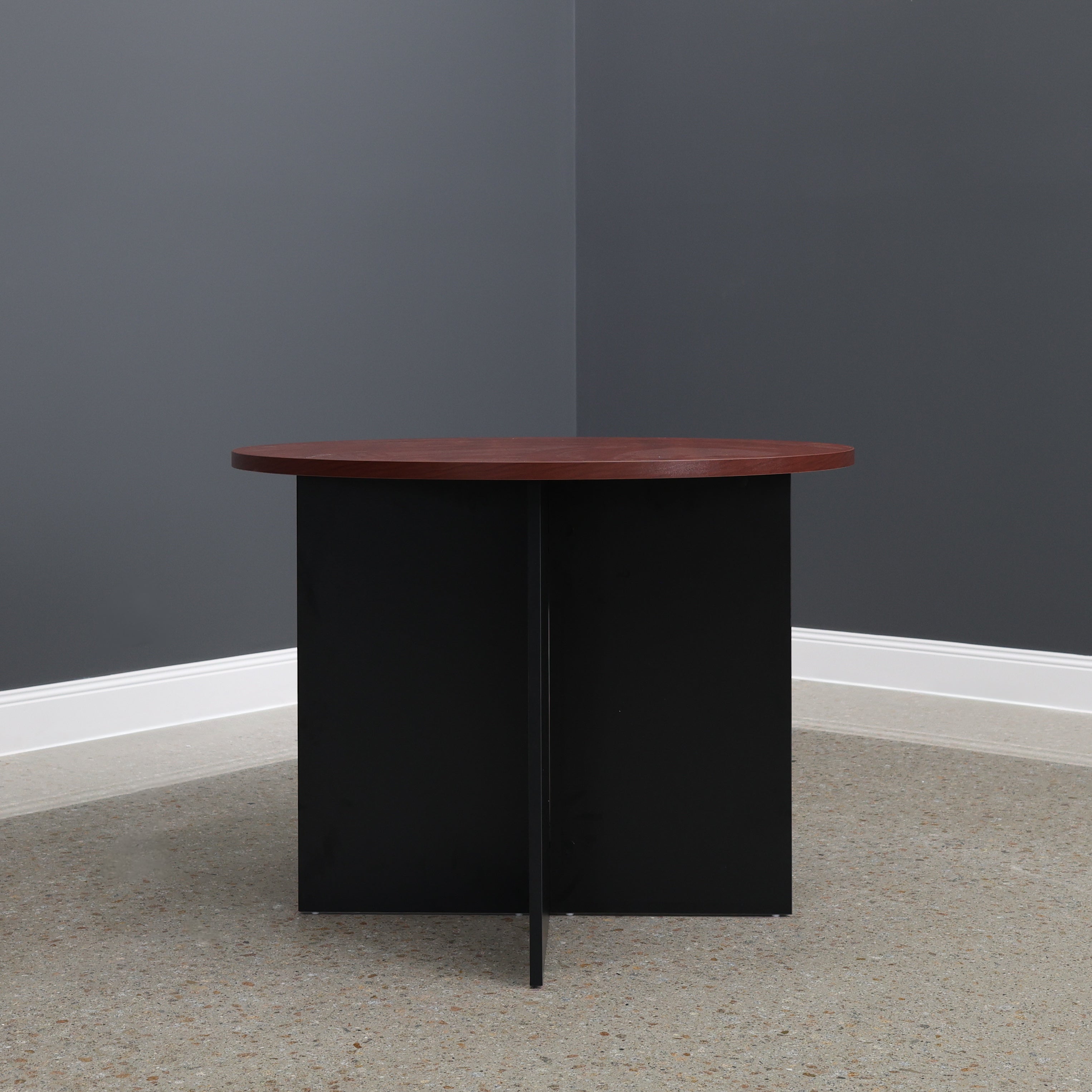 Performance 1000 Round Table - Red Gum/ Black