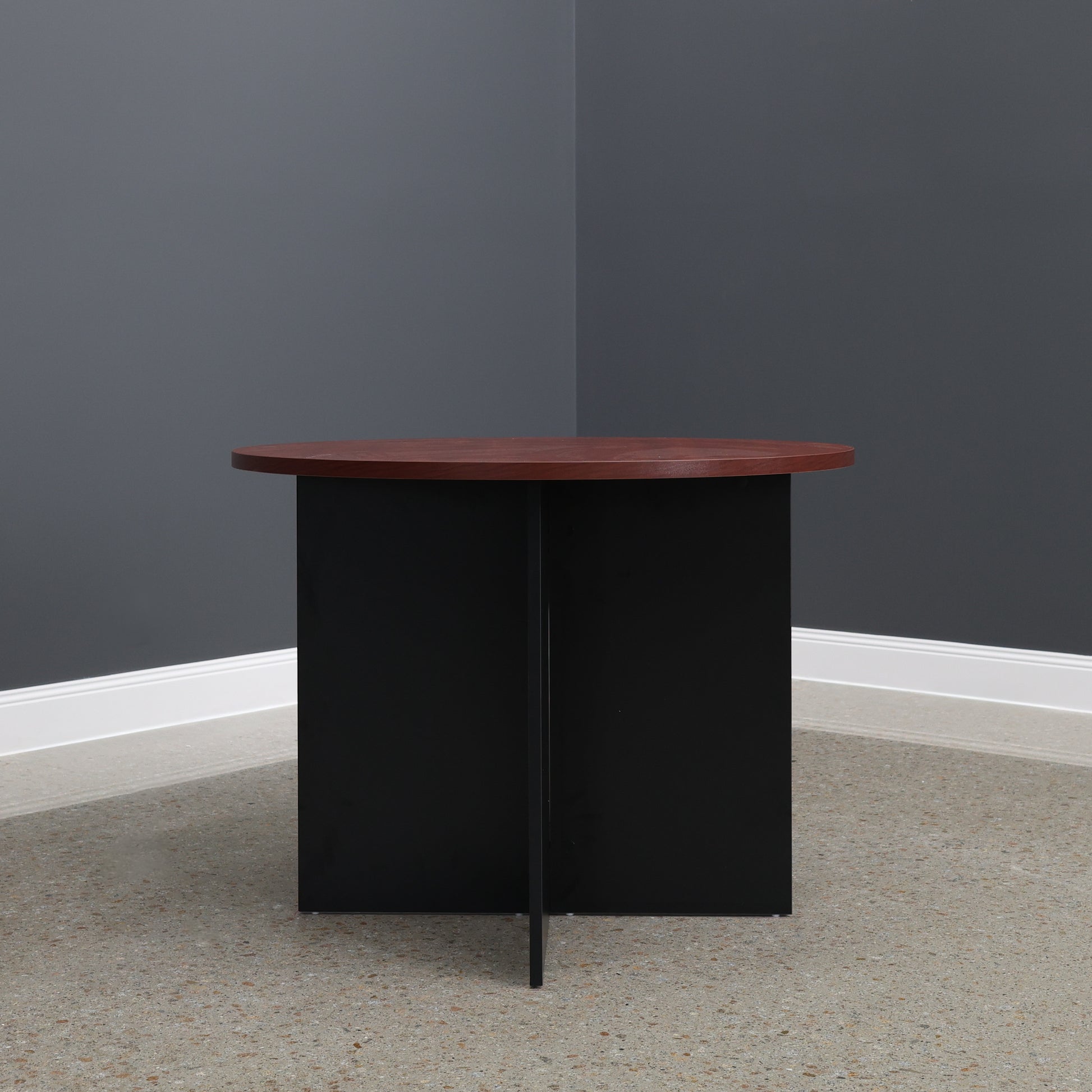 Performance 1000 Round Table - Red Gum/ Black