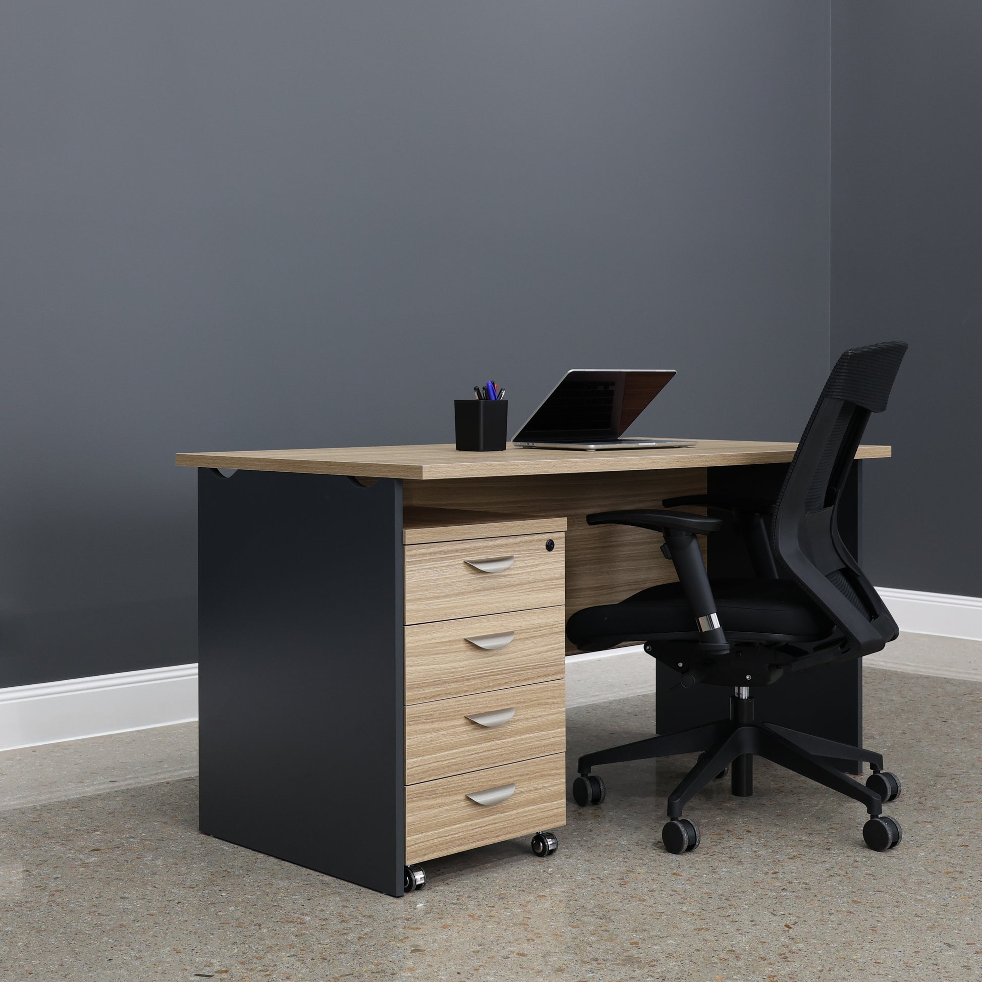 Performance 1400 Office Desk - Natural Oak/ Charcoal
