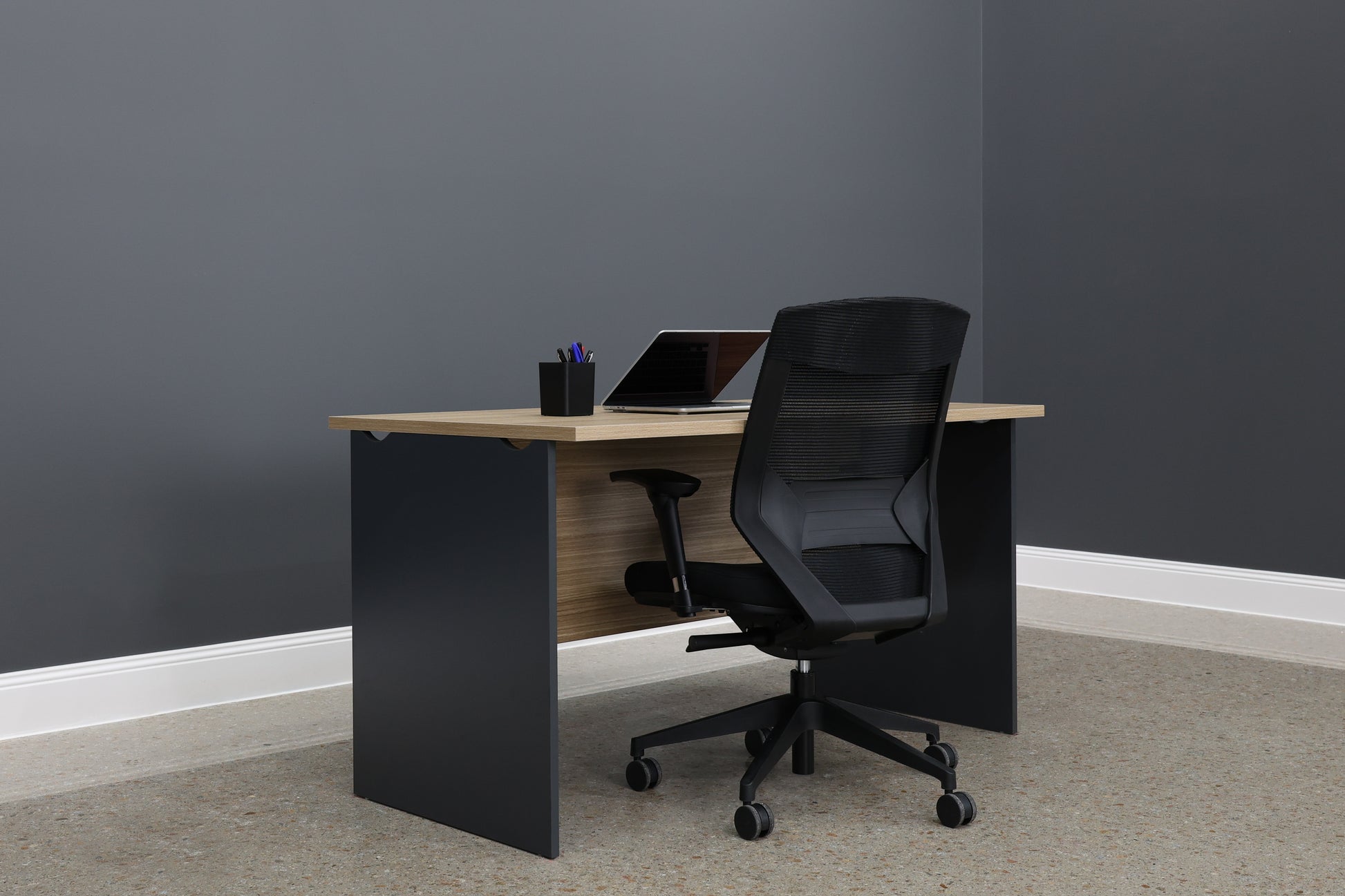 Performance 1400 Office Desk - Natural Oak/ Charcoal