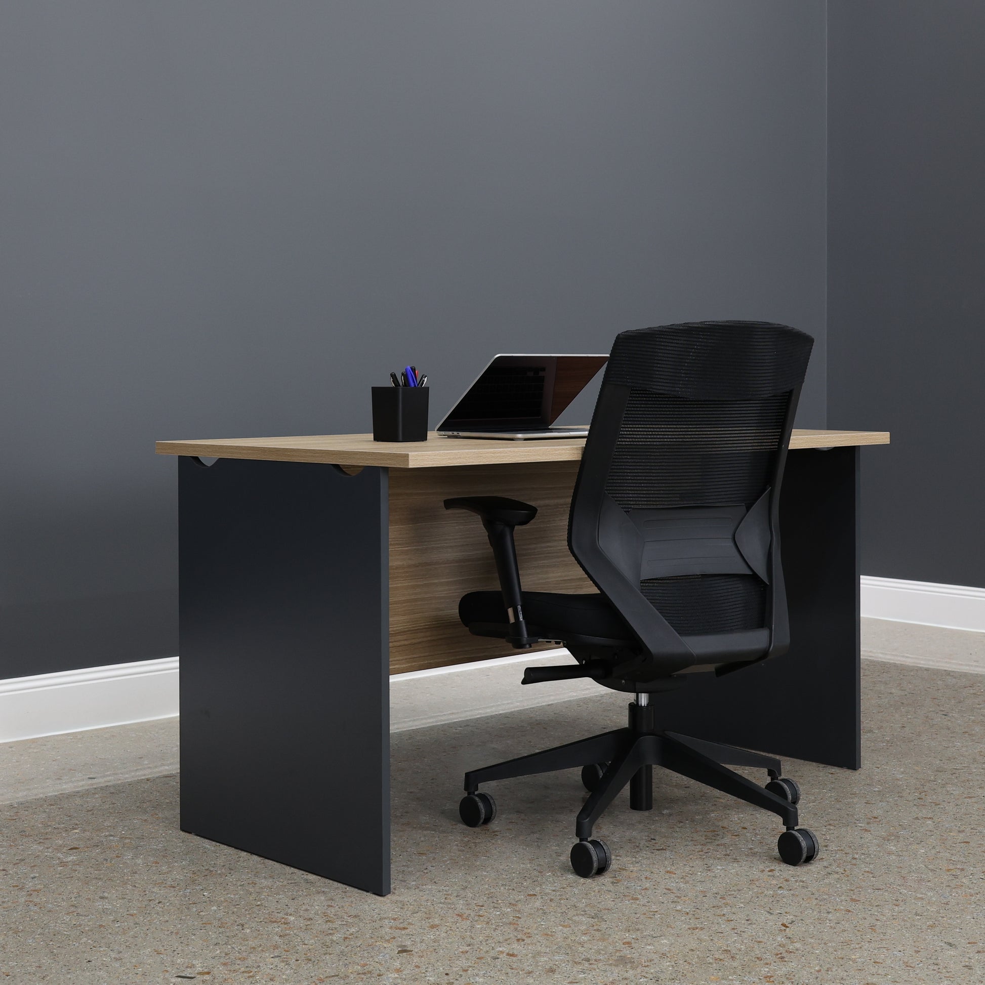 Performance 1400 Office Desk - Natural Oak/ Charcoal