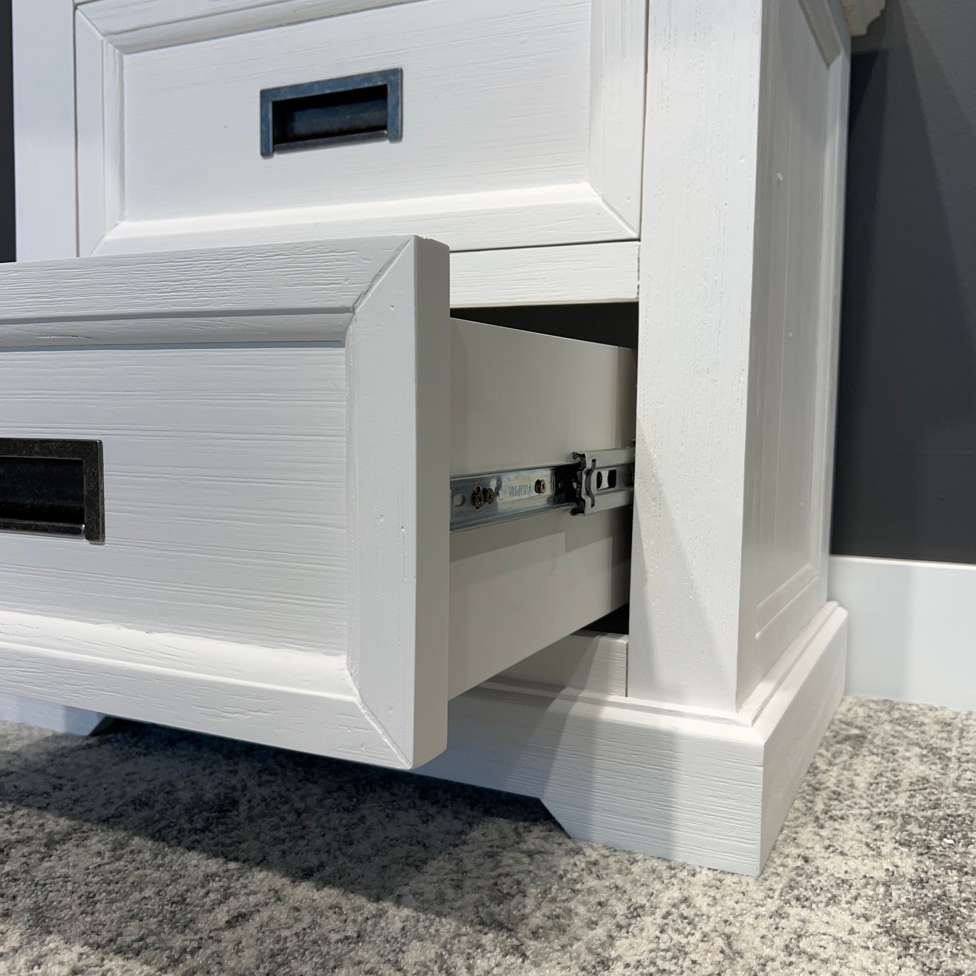 Provedore All White Bedside