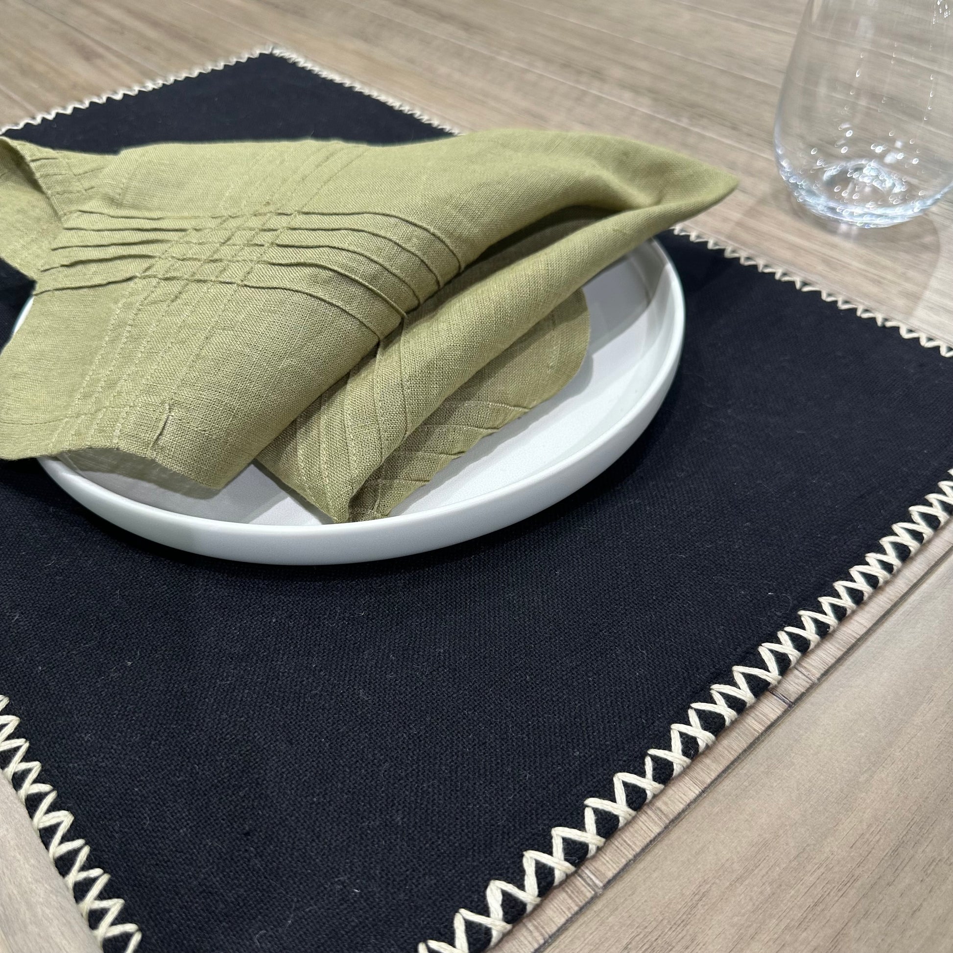 Pintuck Linen Napkins Set 4 - Pistachio