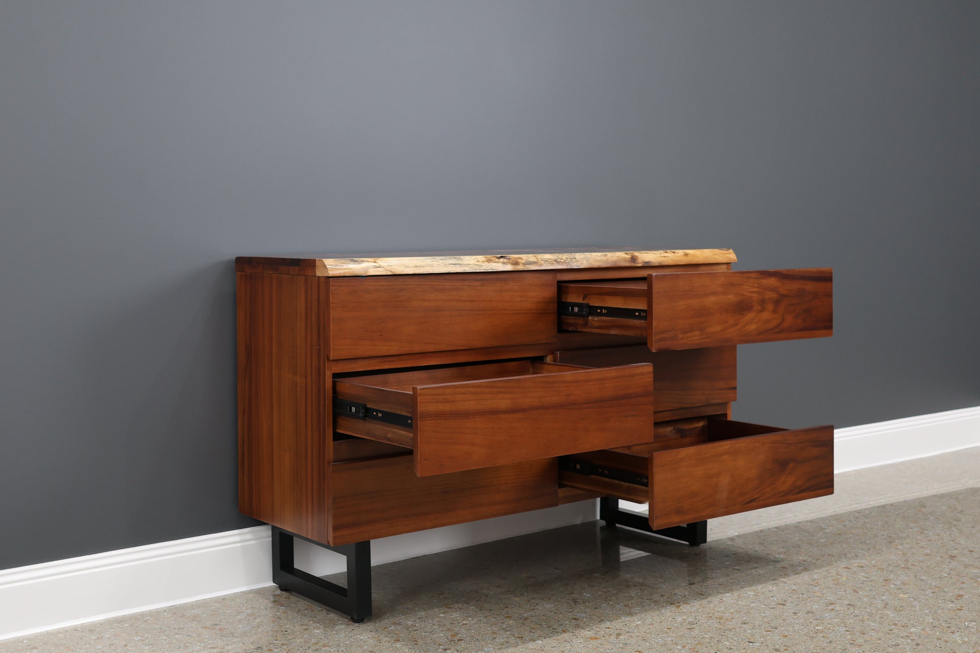 Dark Valley Dresser 6 Drawers