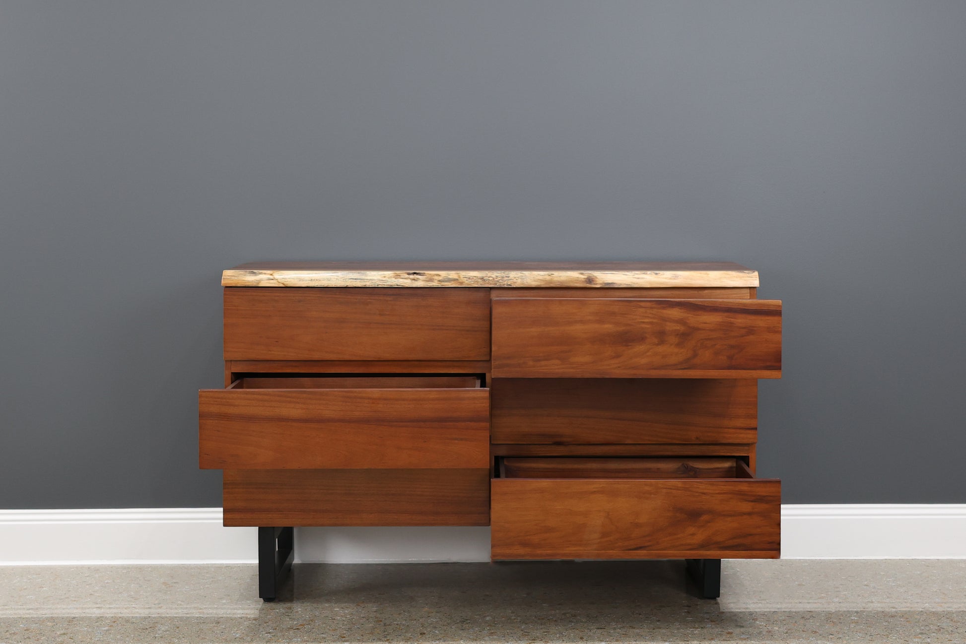 Dark Valley Dresser 6 Drawers