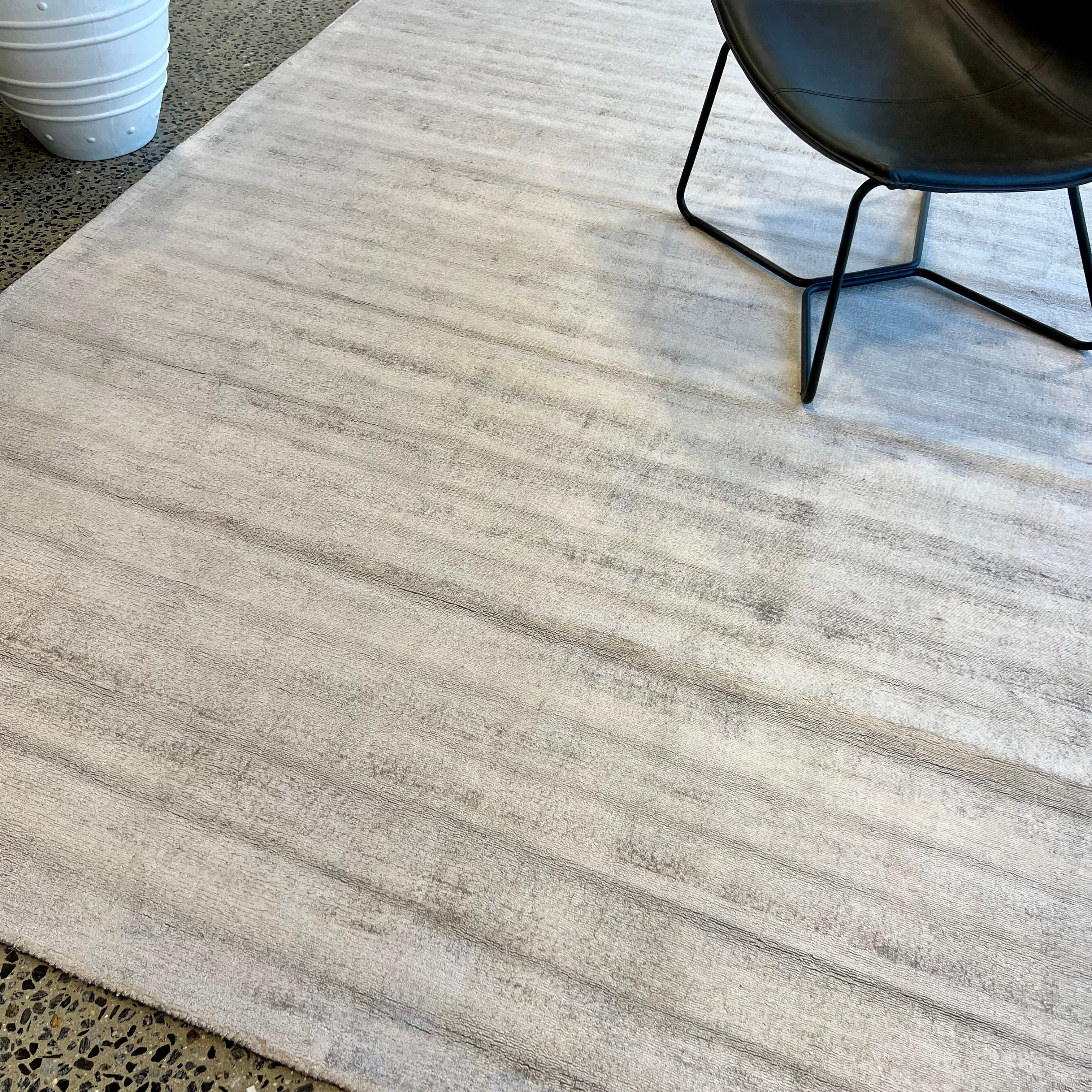 Milton Rug - White Swan