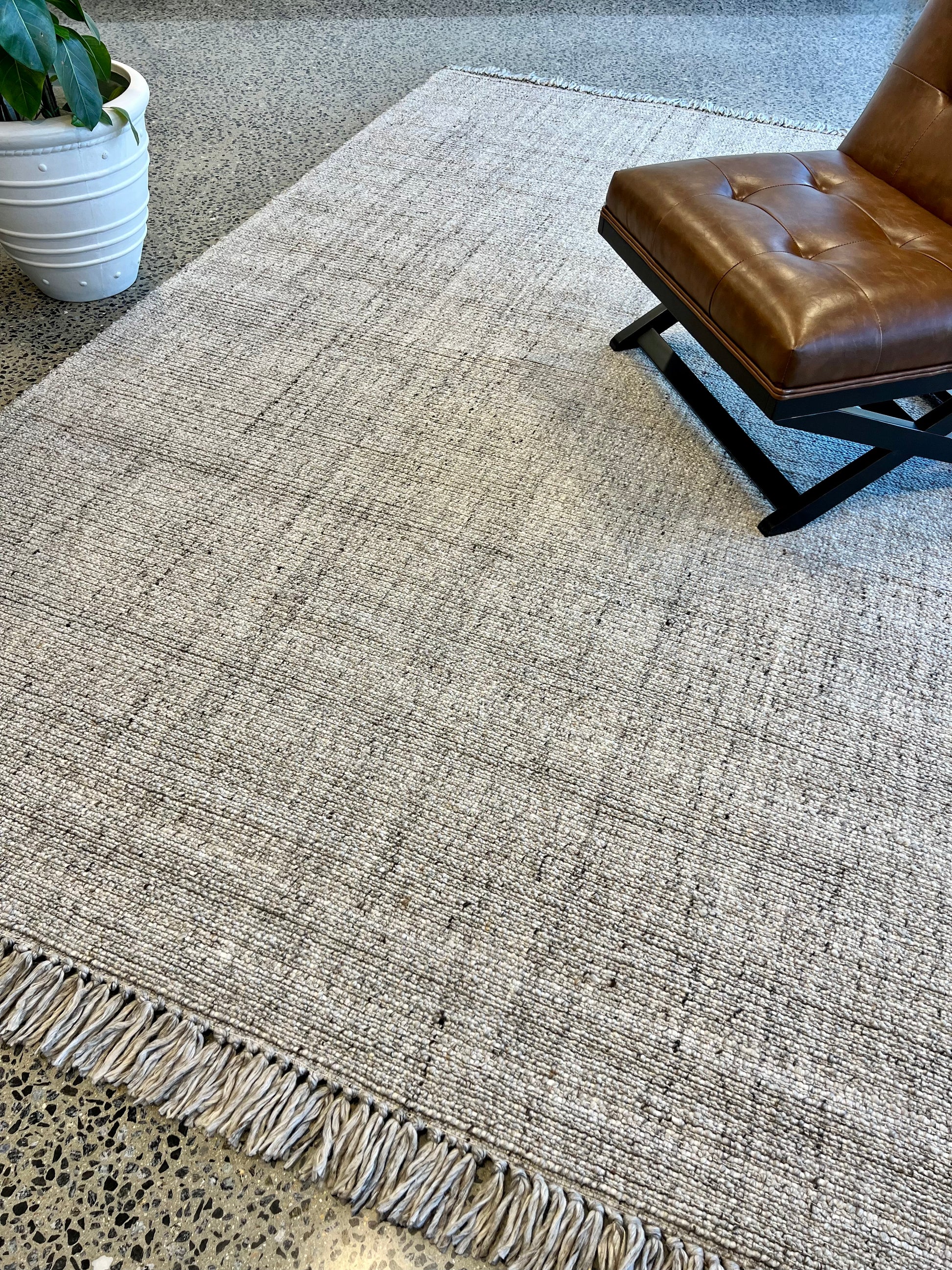 Picton Rug w/ Tassel - Ivory Stone
