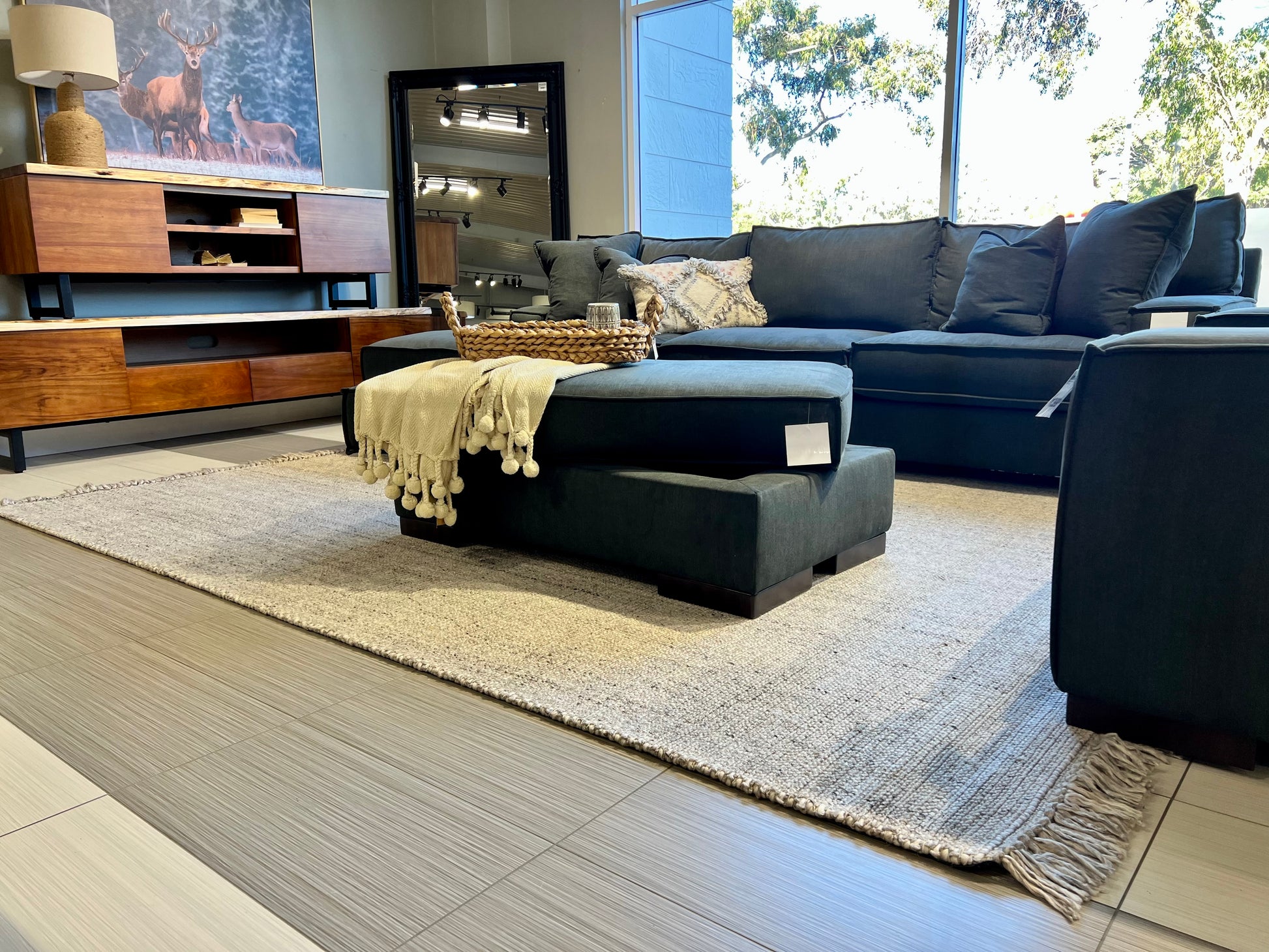 Picton Rug w/ Tassel - Ivory Stone