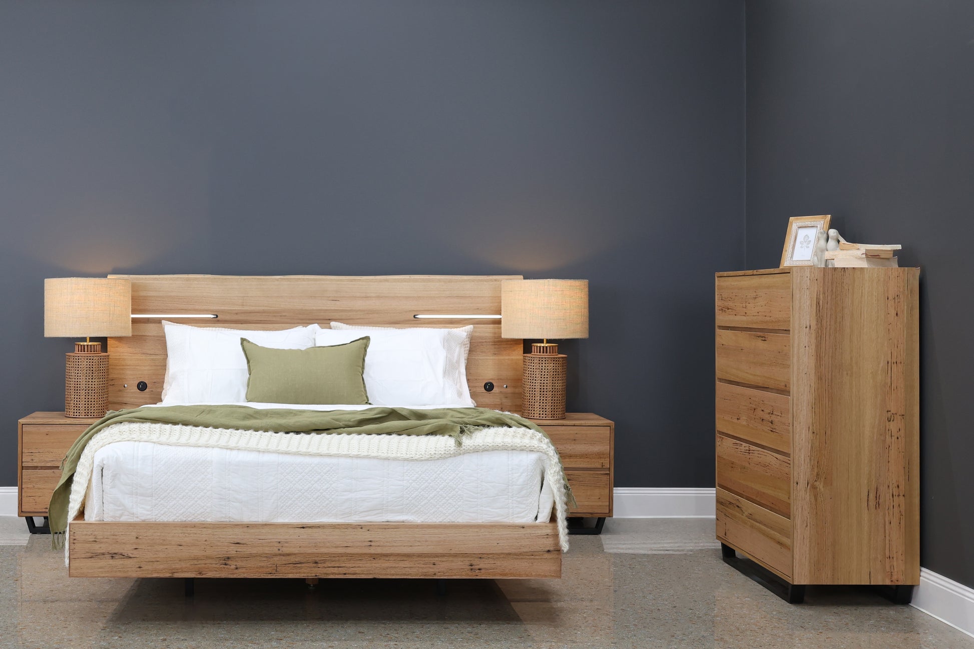 Peninsula Extended Bed w/ LED & USB & 2x Besides